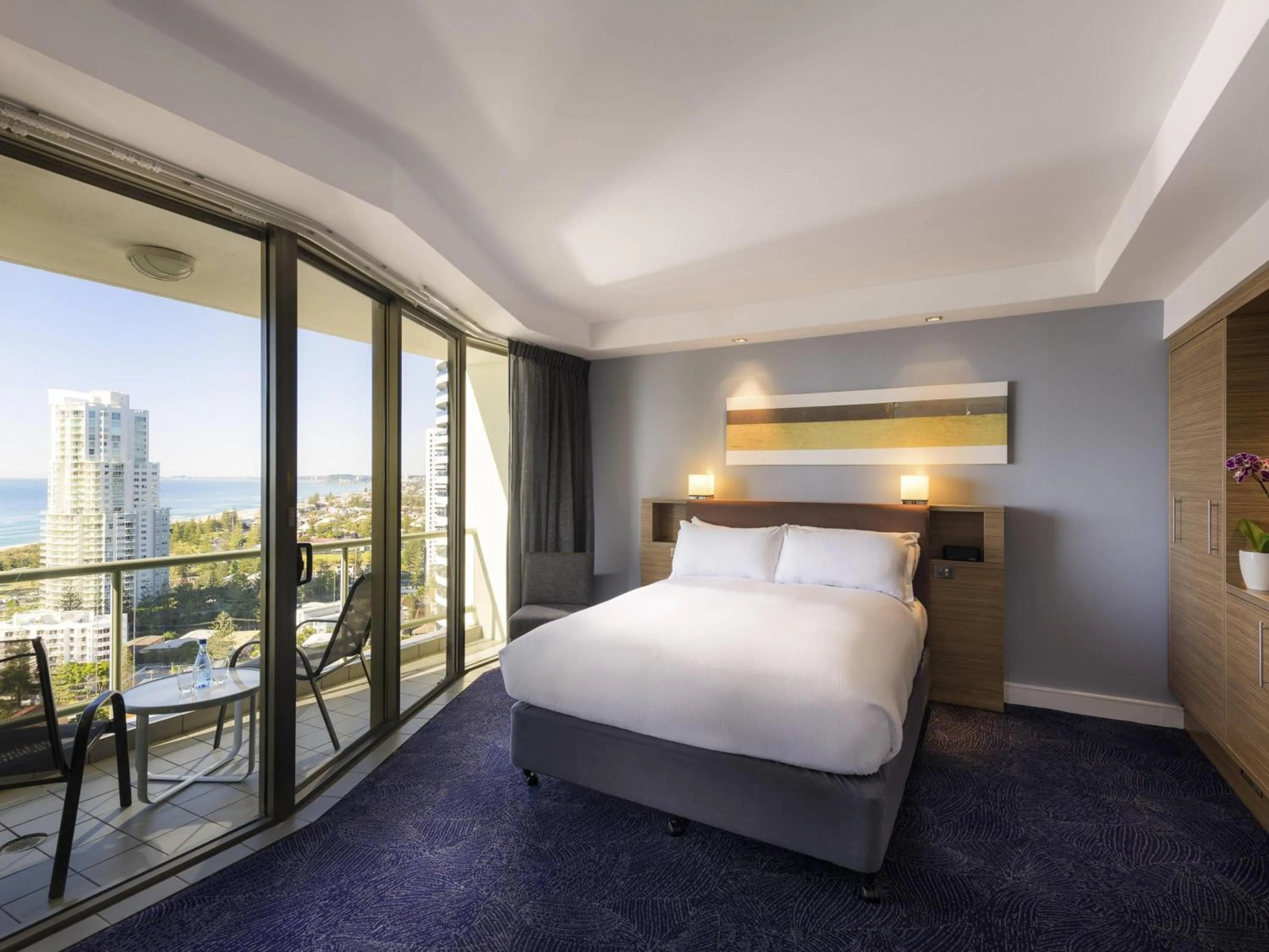 SUPERIOR ROOM, 1 Queen Size Bed, Ocean Views in Sofitel Gold Coast Broadbeach