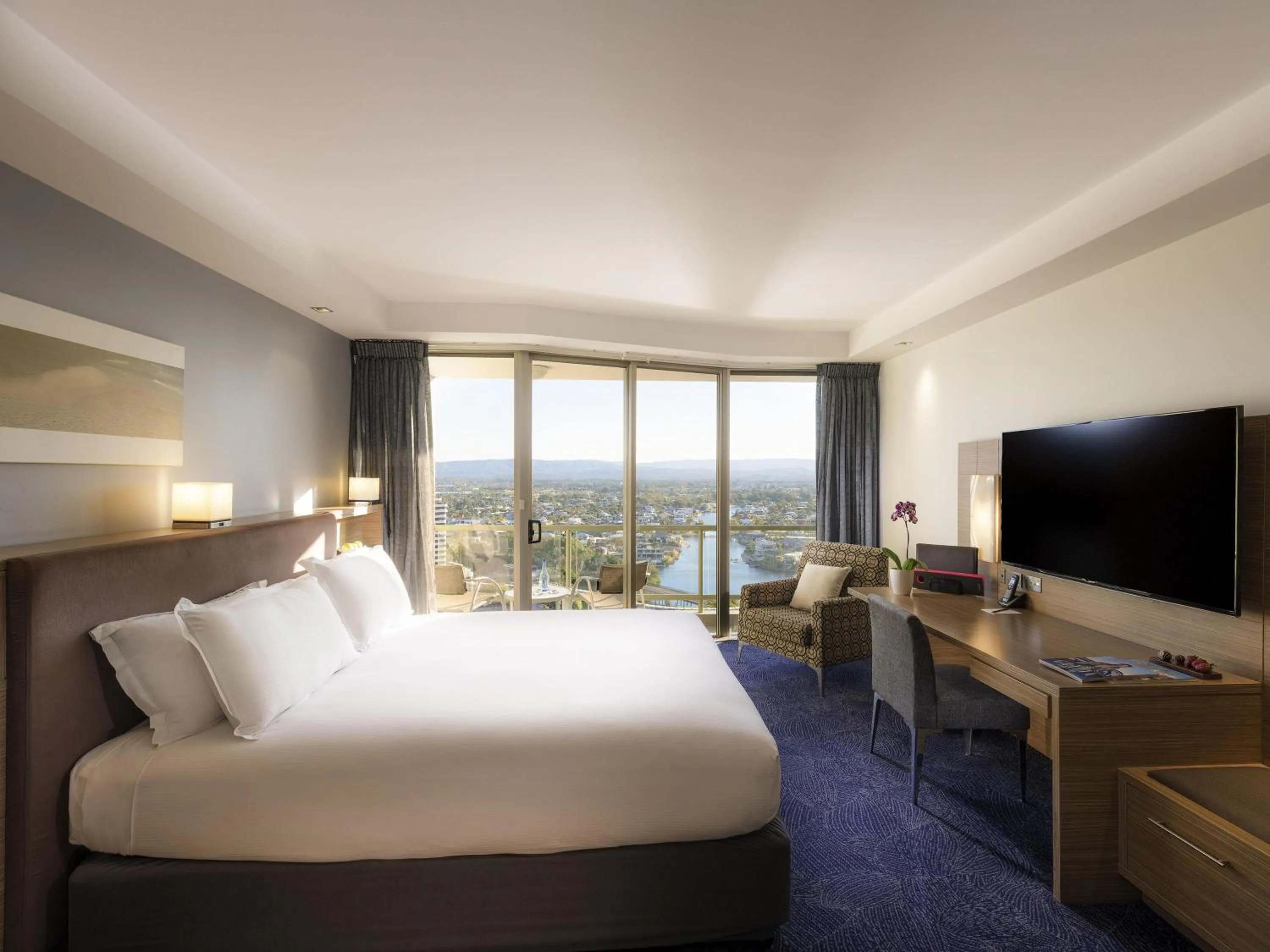 CLASSIC ROOM, 1 King Size Bed, River Views in Sofitel Gold Coast Broadbeach