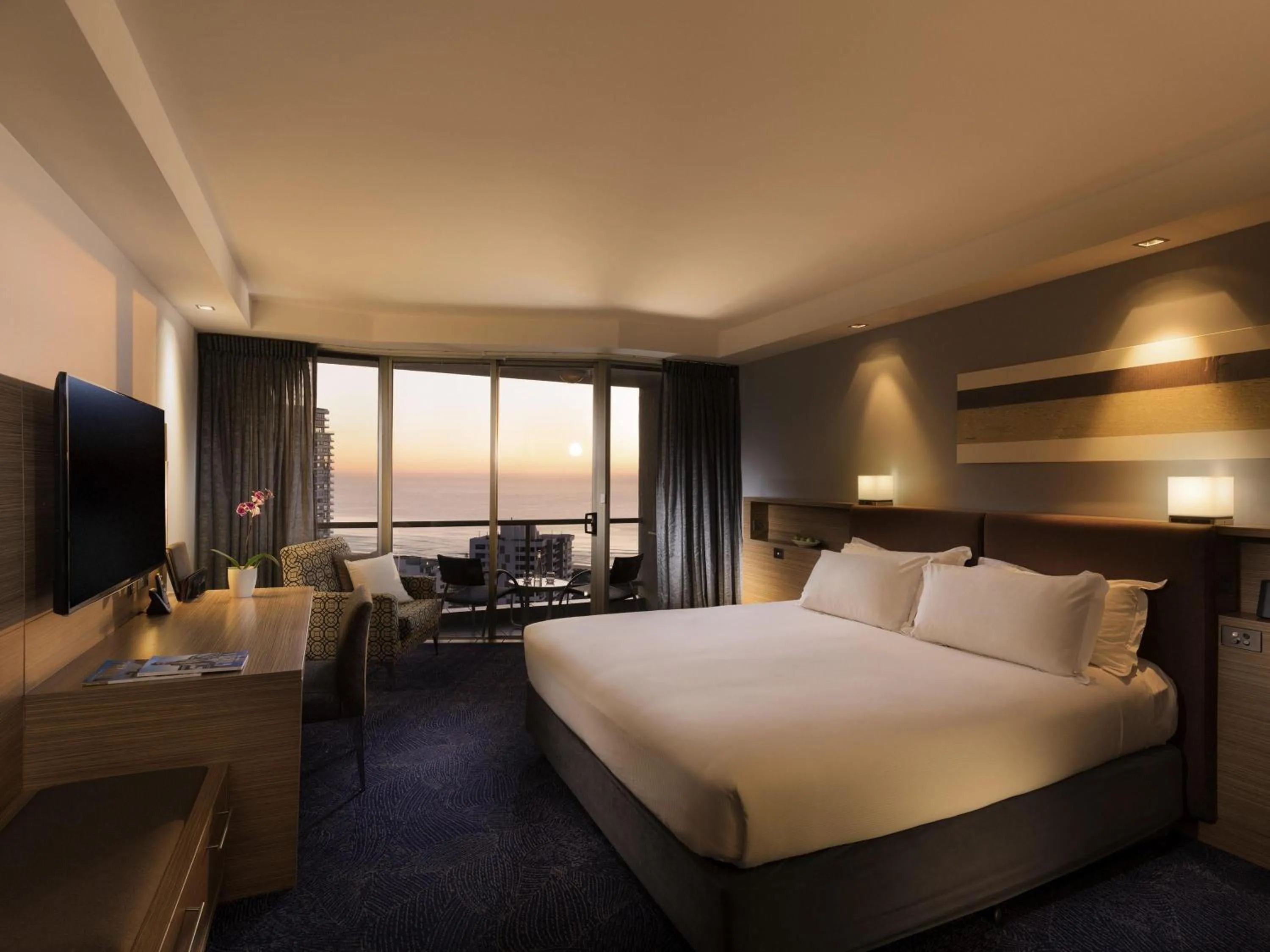 SUPERIOR ROOM, 1 King Size Bed, Ocean Views in Sofitel Gold Coast Broadbeach