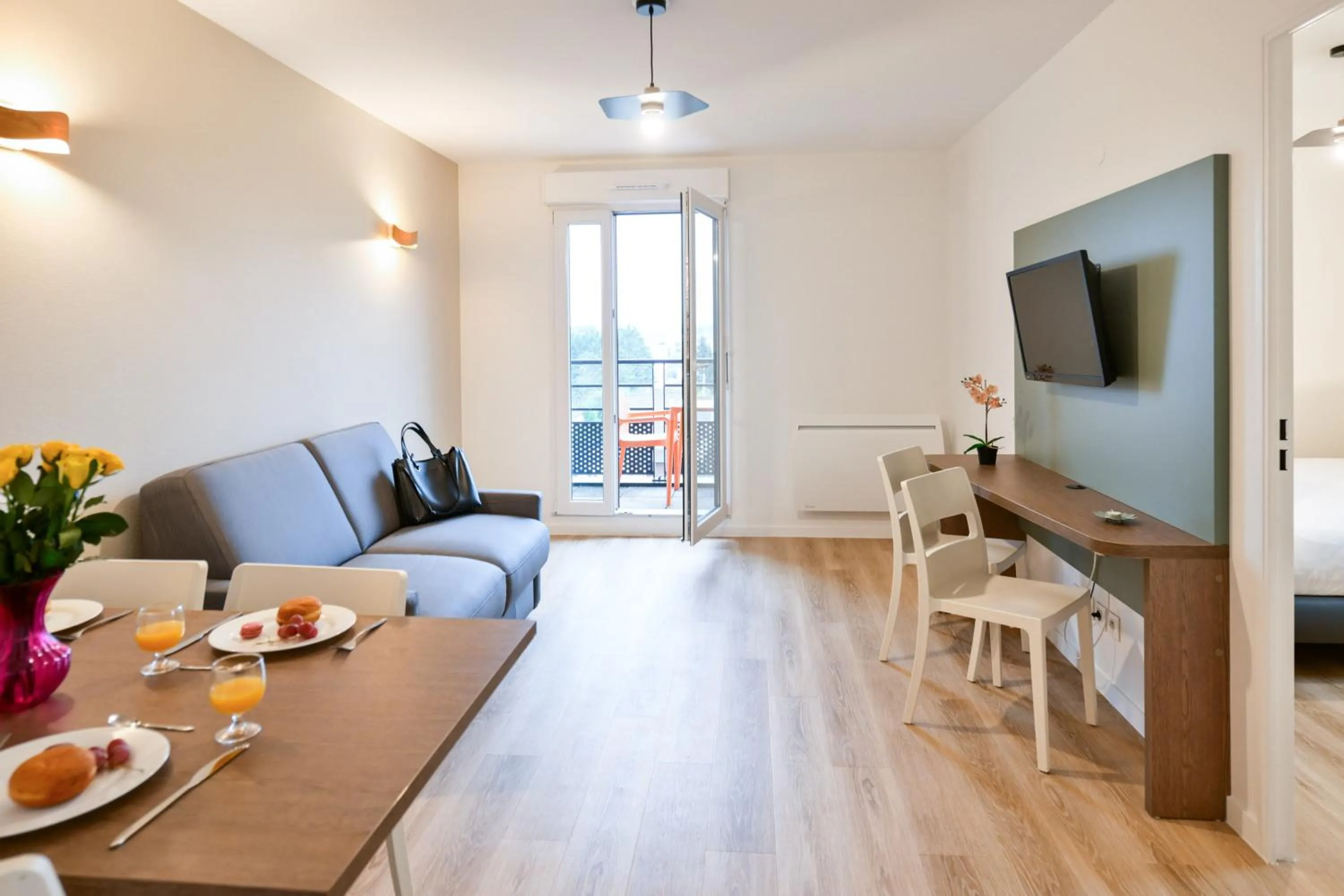 Two-Bedroom Apartment in Comfort Aparthotel Versailles, St Cyr l'Ecole