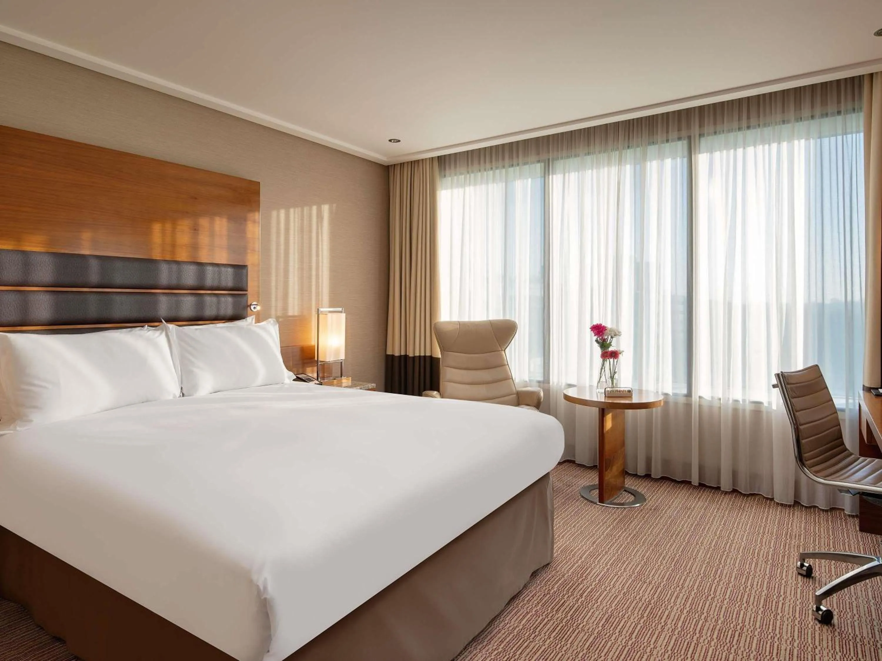 Classic Room with 1 Queen-size Bed in Sofitel London Heathrow
