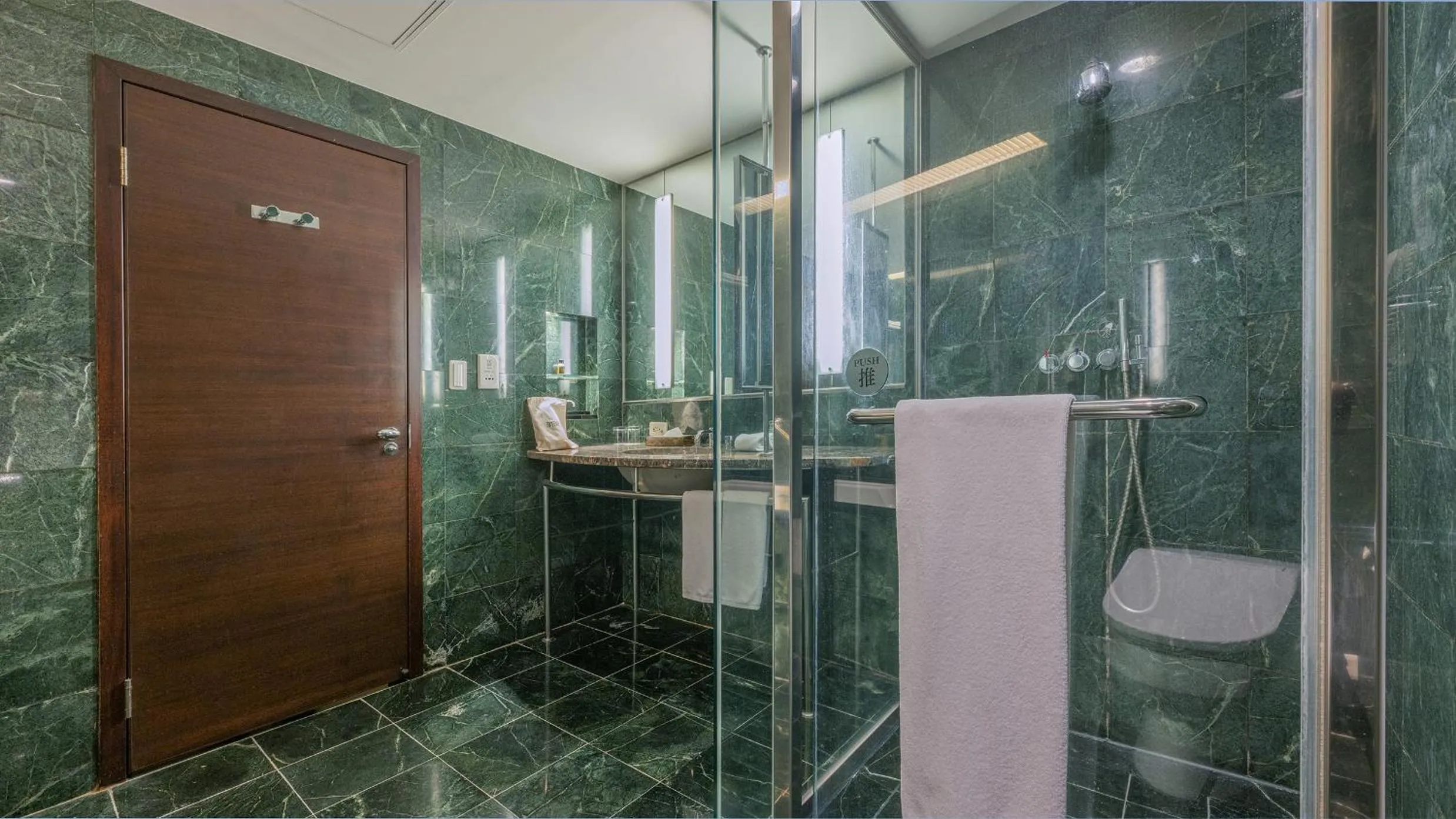 Standard Twin Room in Tempus Hotel