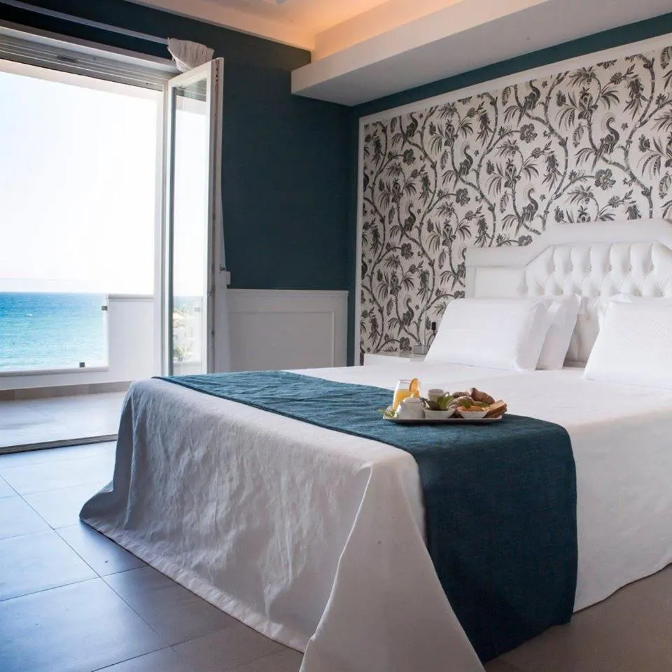 Deluxe Suite with Sea View in Bianco Riccio Suite Hotel