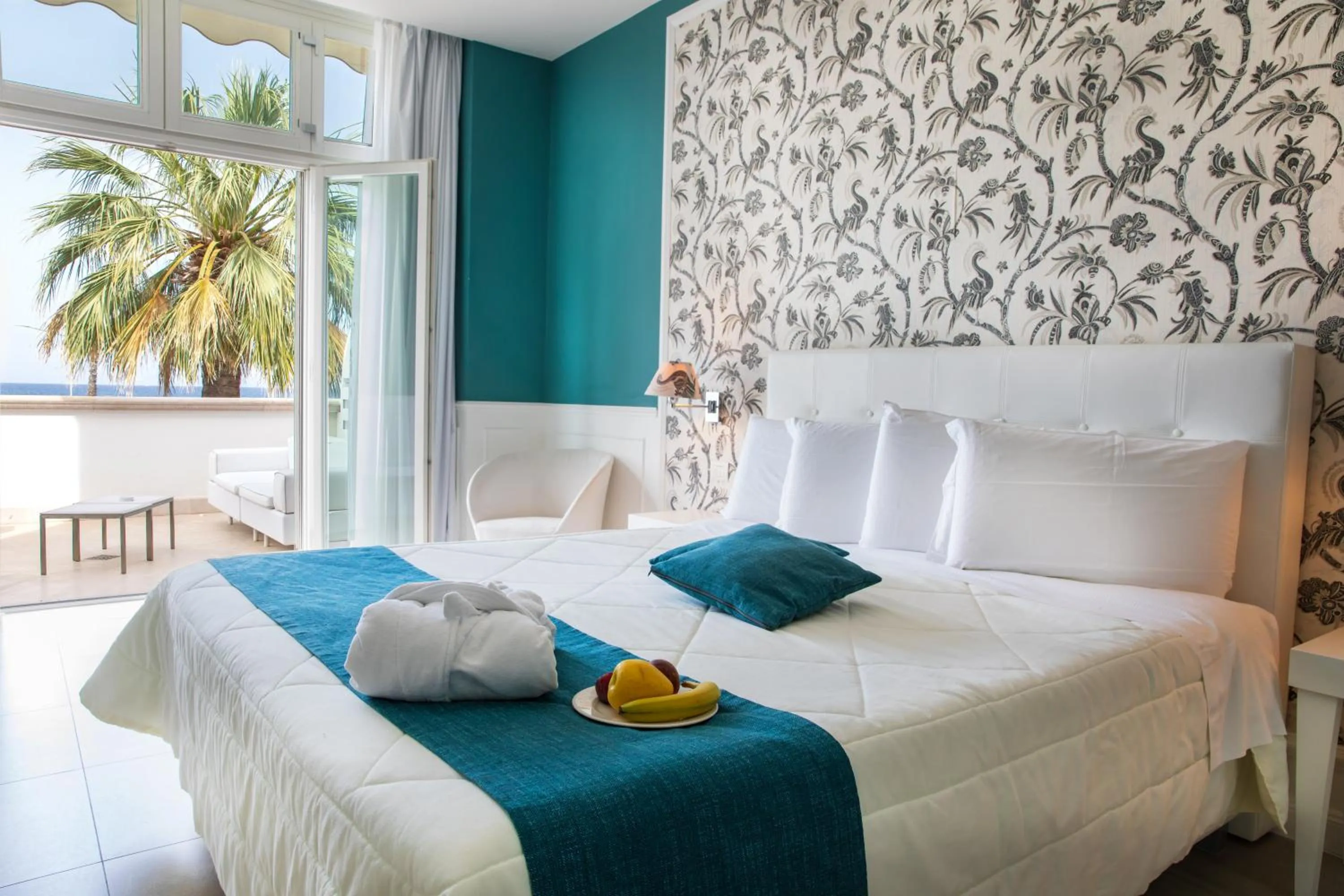 King Suite with Sea View in Bianco Riccio Suite Hotel