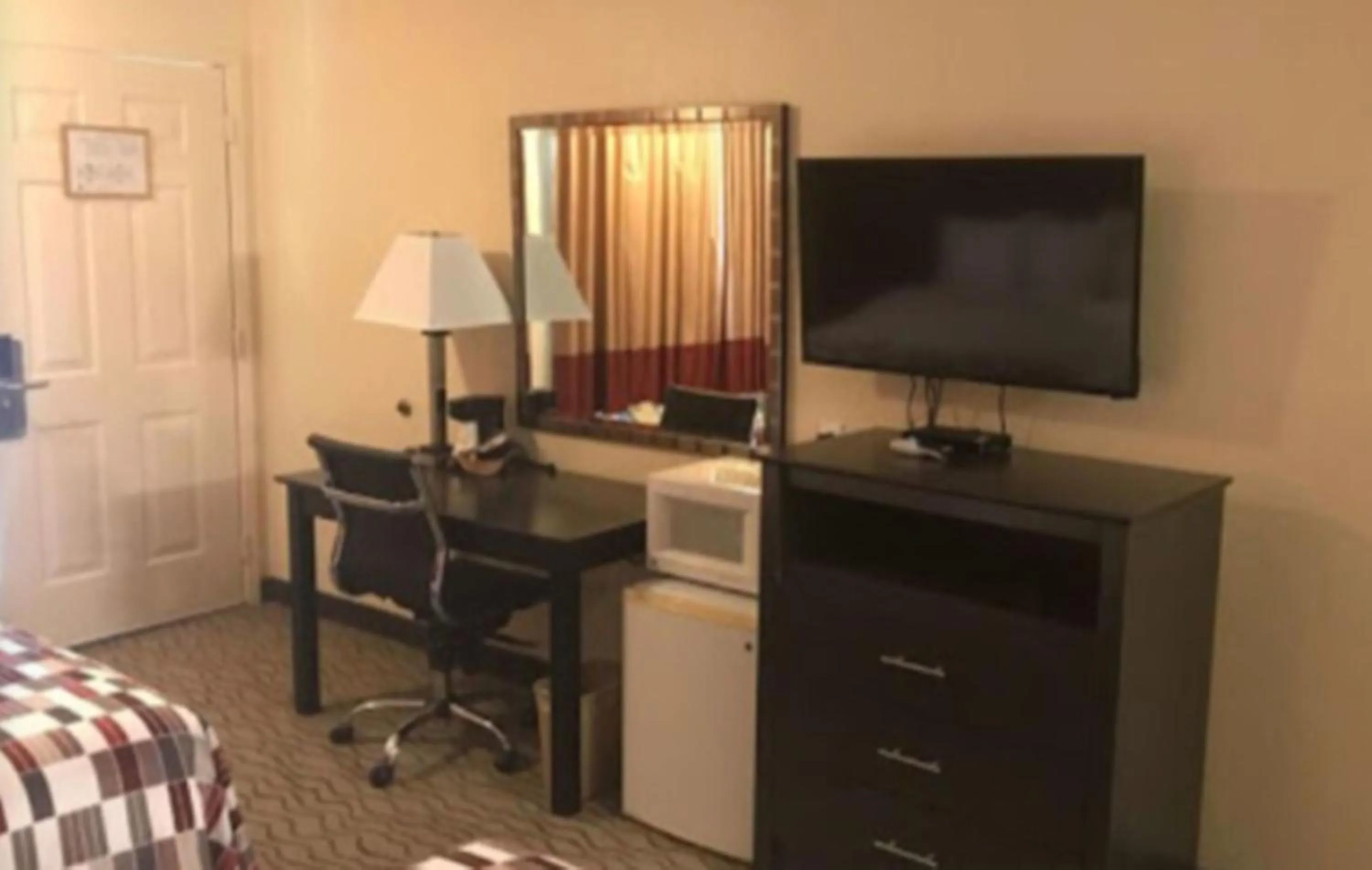 Superior King Room - Smoking in American Inn