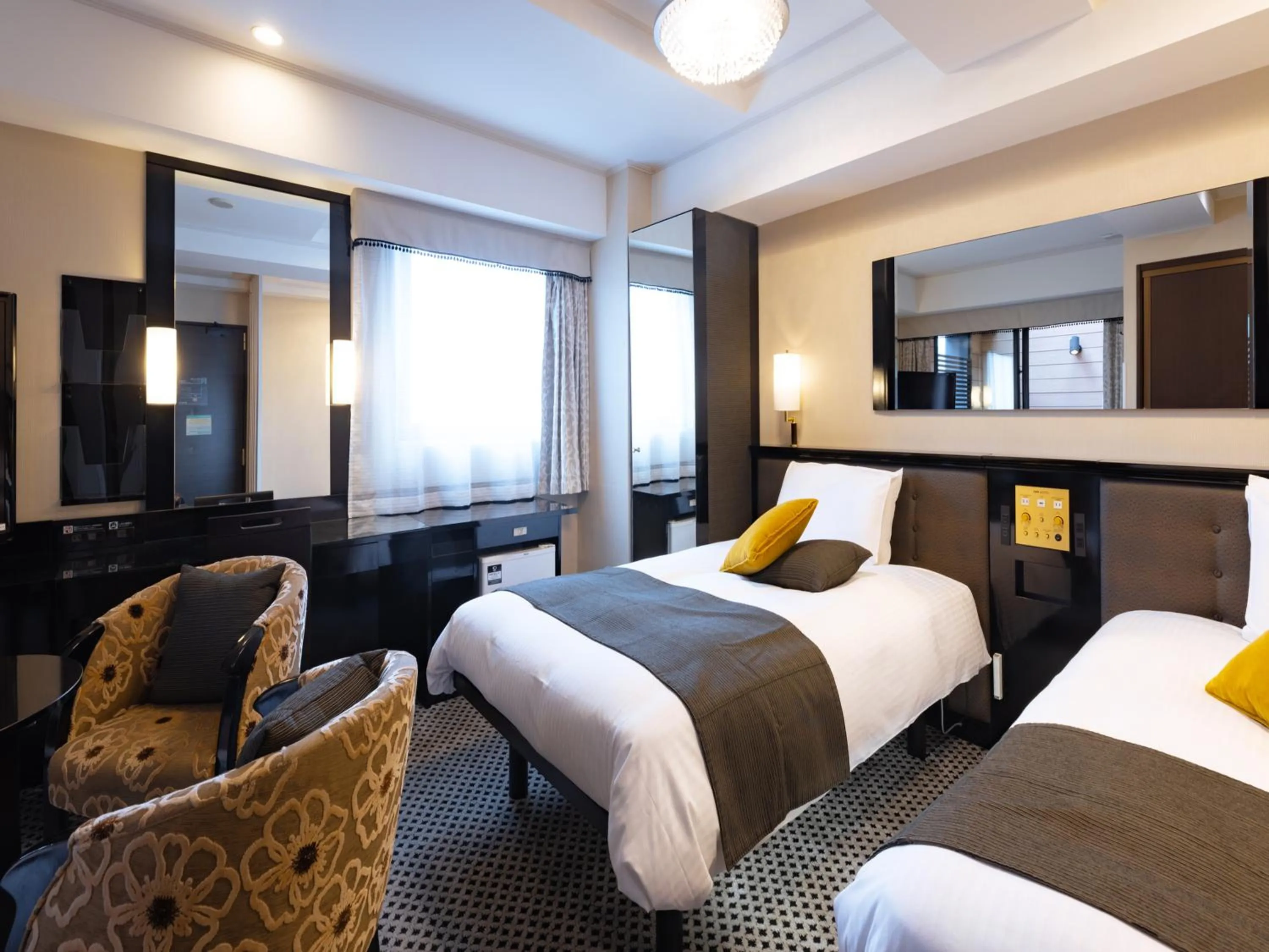 Deluxe Twin Room in APA Hotel Ningyocho Ekikita