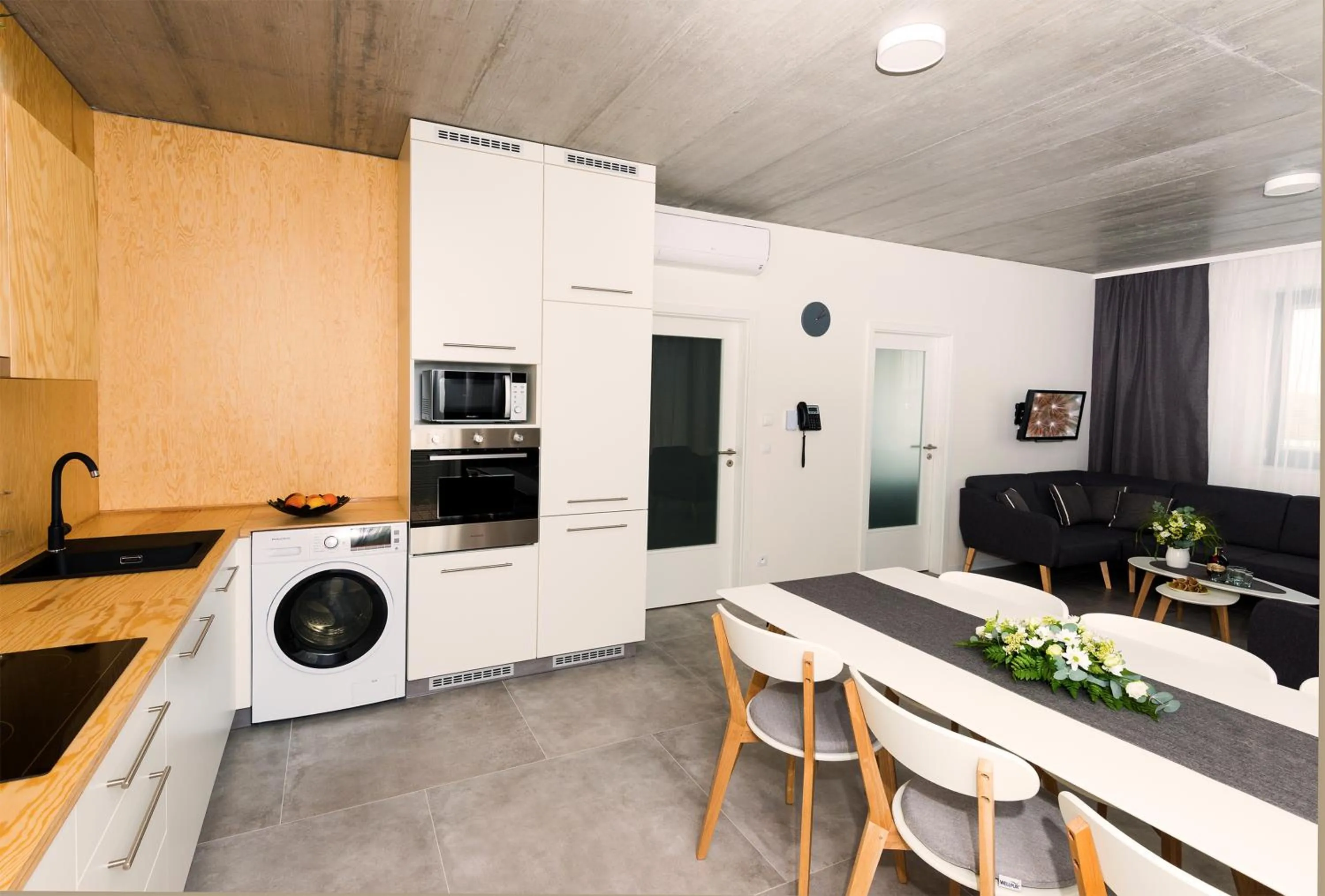 Apartment with Panoramic View and Terrace in Residence Trafick