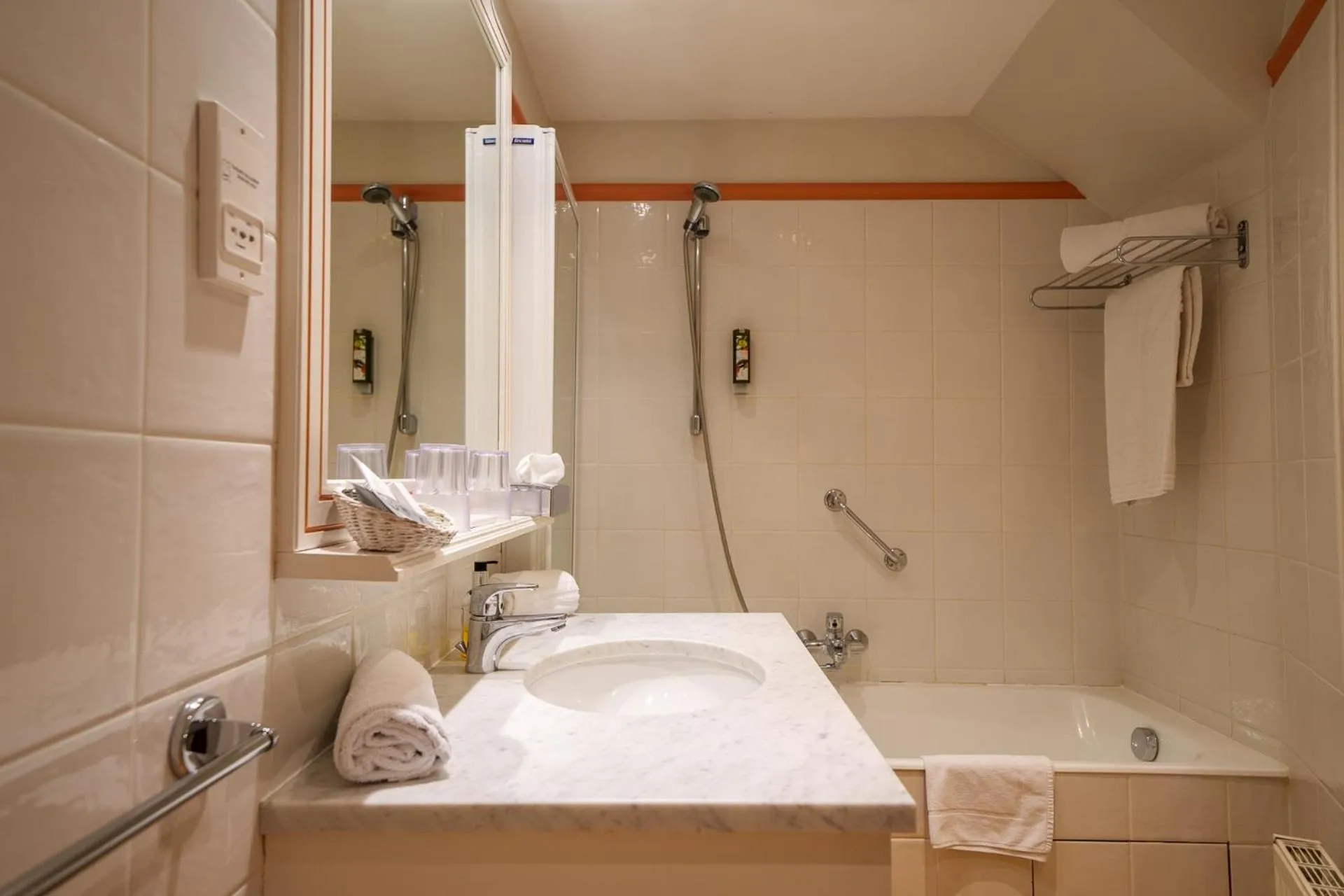 Double Room in Logis Hôtel Auberge du Cheval Blanc