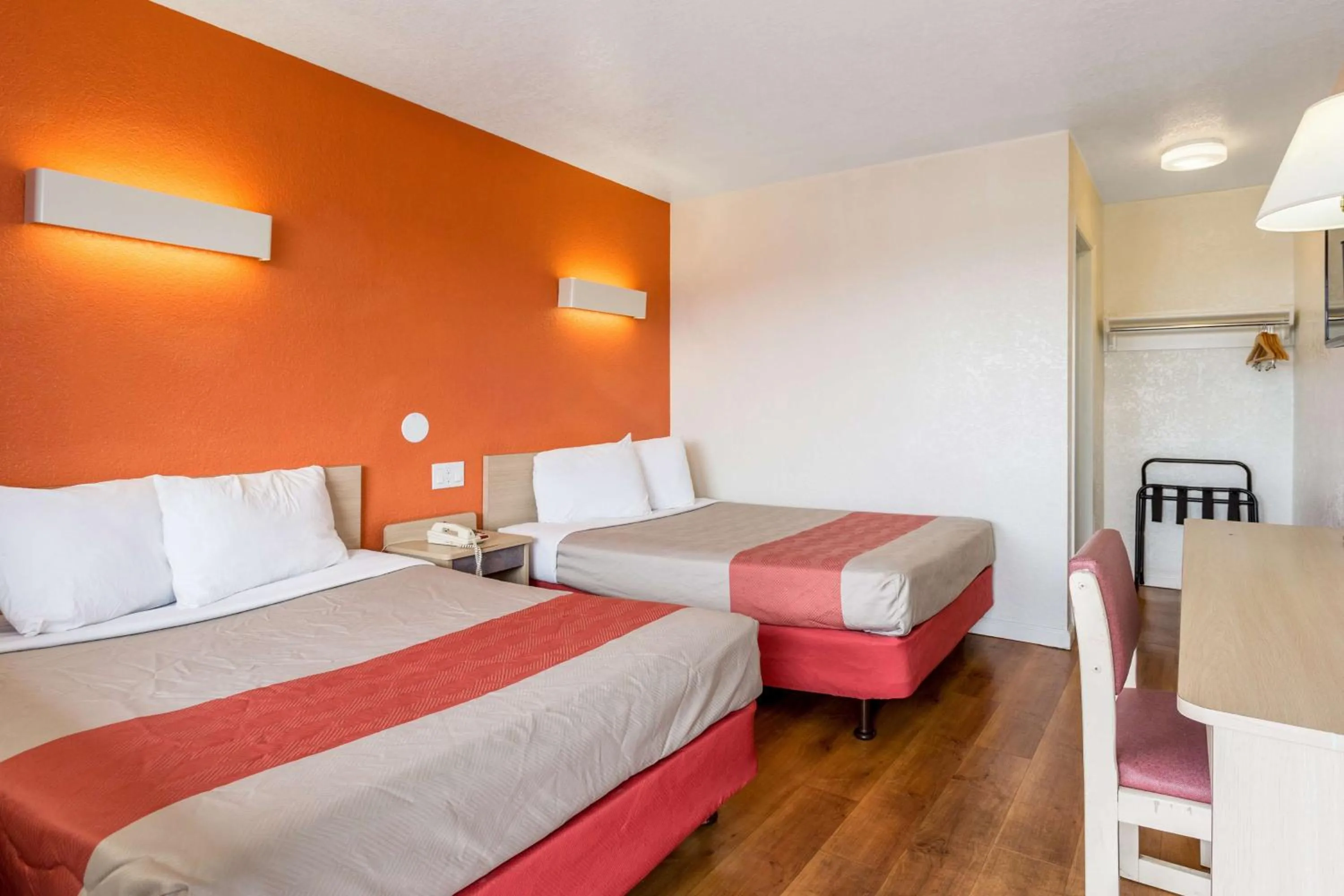 Quadruple Room - Non-Smoking in Motel 6 Albuquerque Northeast