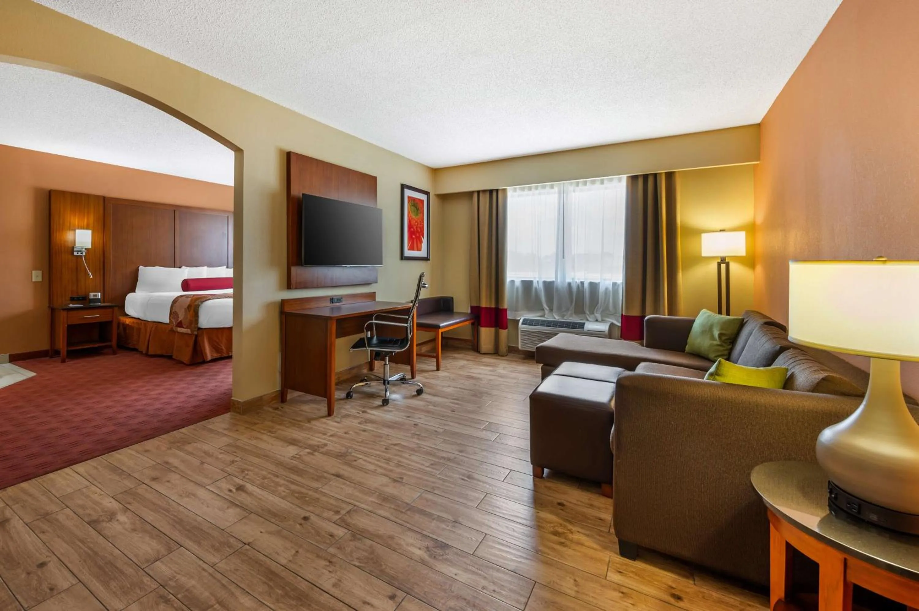 King Suite - Non-Smoking in Best Western Plus Georgetown Corporate Center Hotel