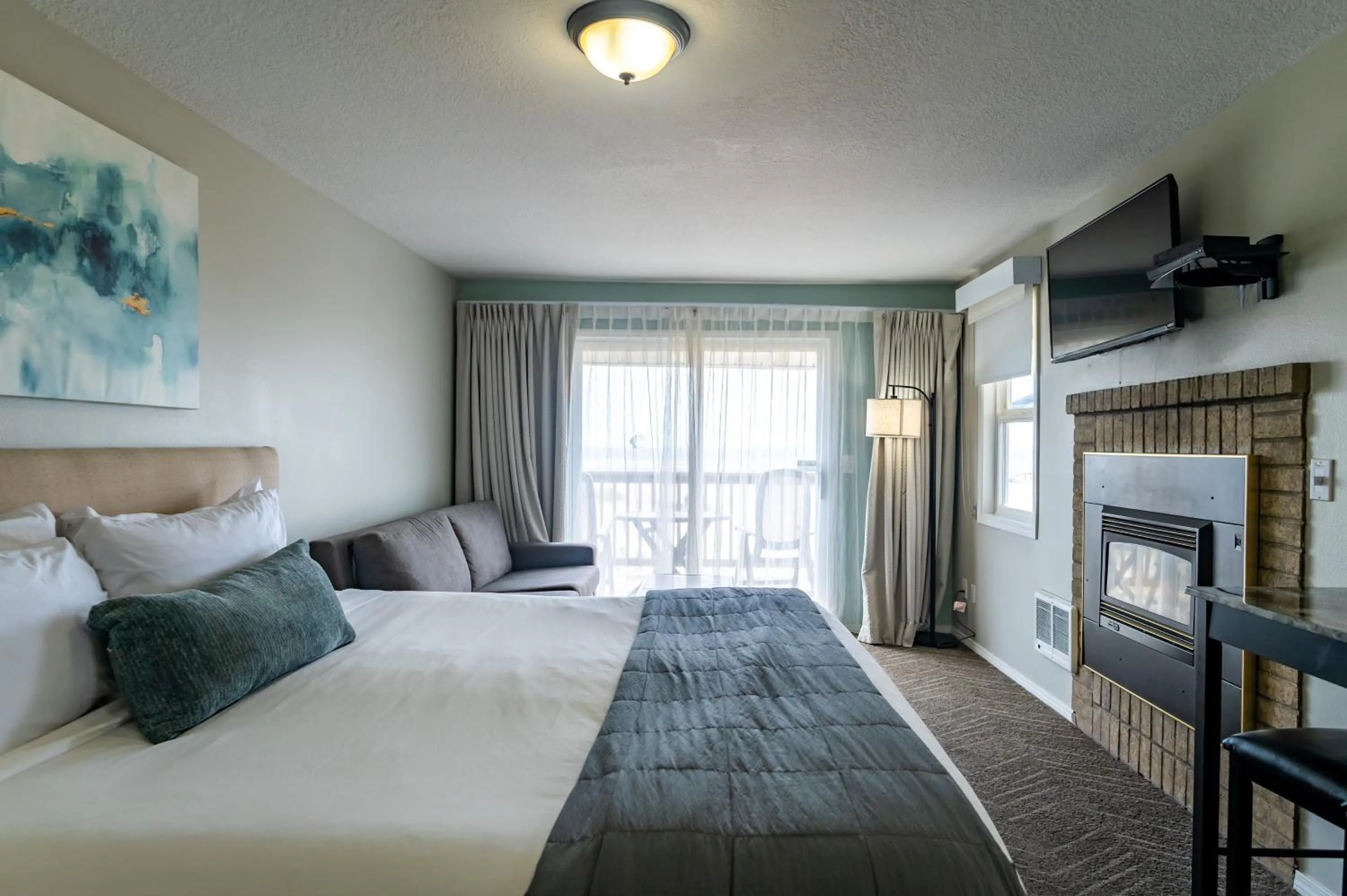 Deluxe King Suite with Ocean View in Inn at the Prom Oceanfront