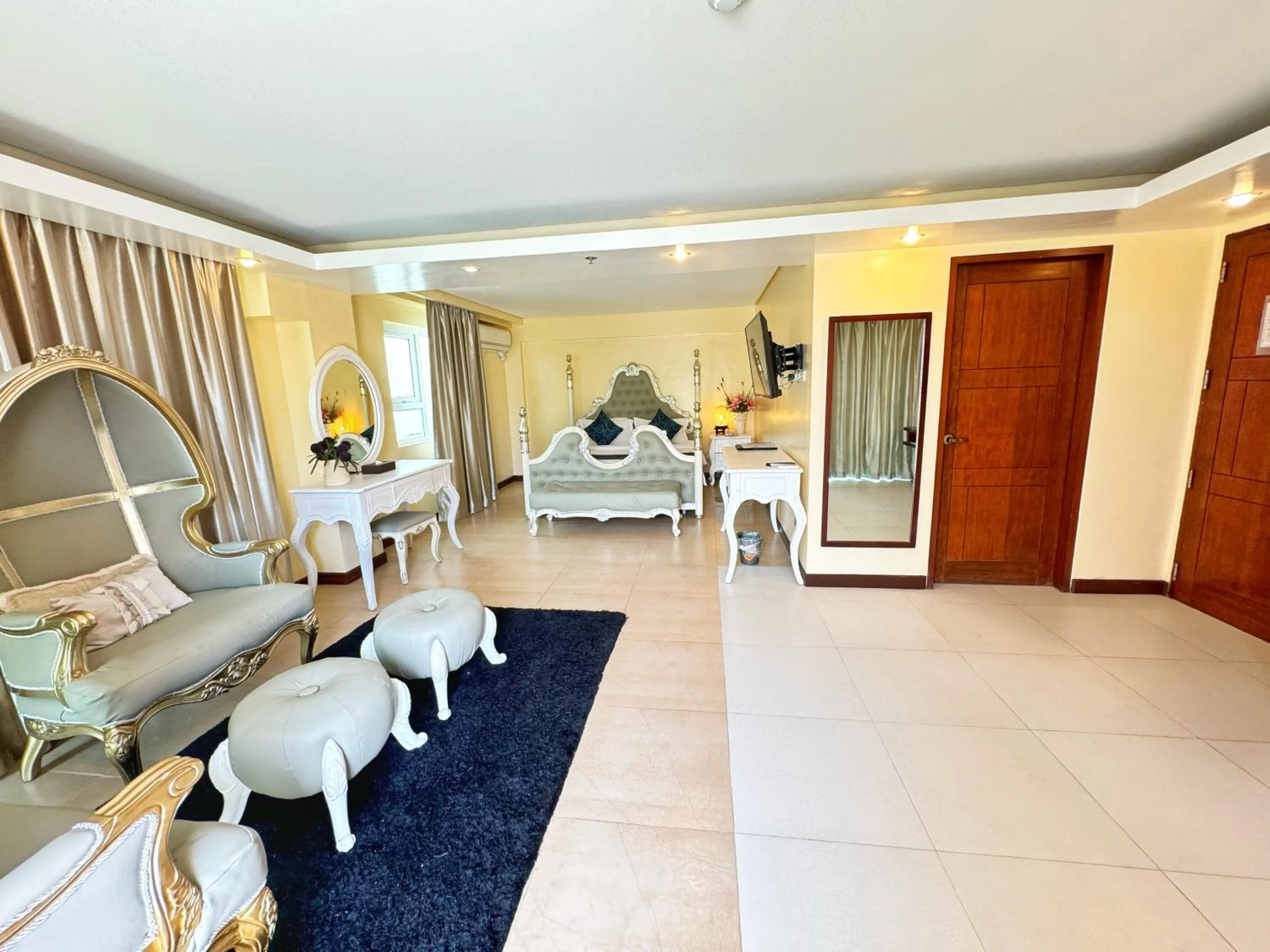 Yapak King Suite in Golden Phoenix Hotel Boracay