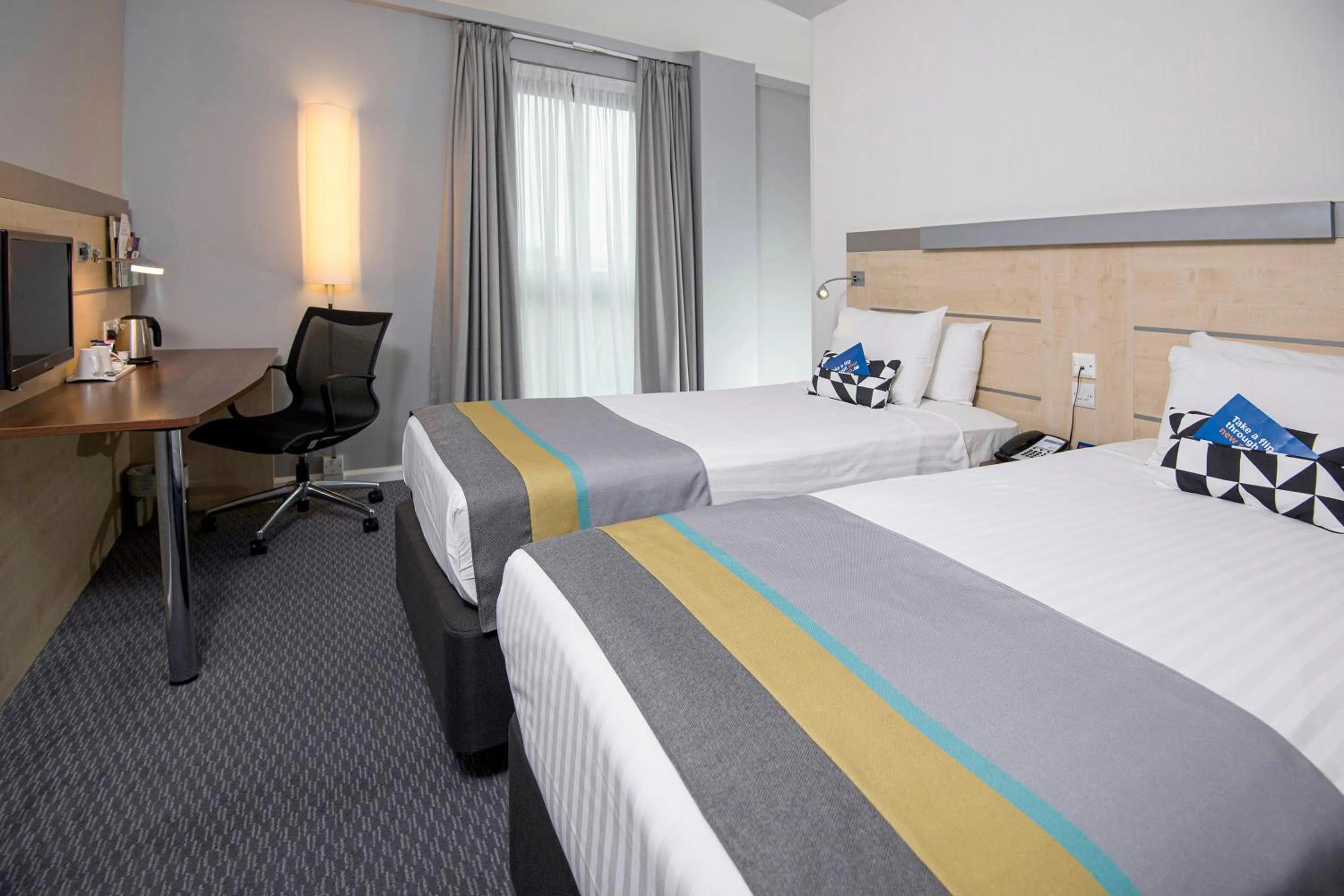 Standard Twin Room with Free Hot Breakfast in Holiday Inn Express Hull City Centre by IHG