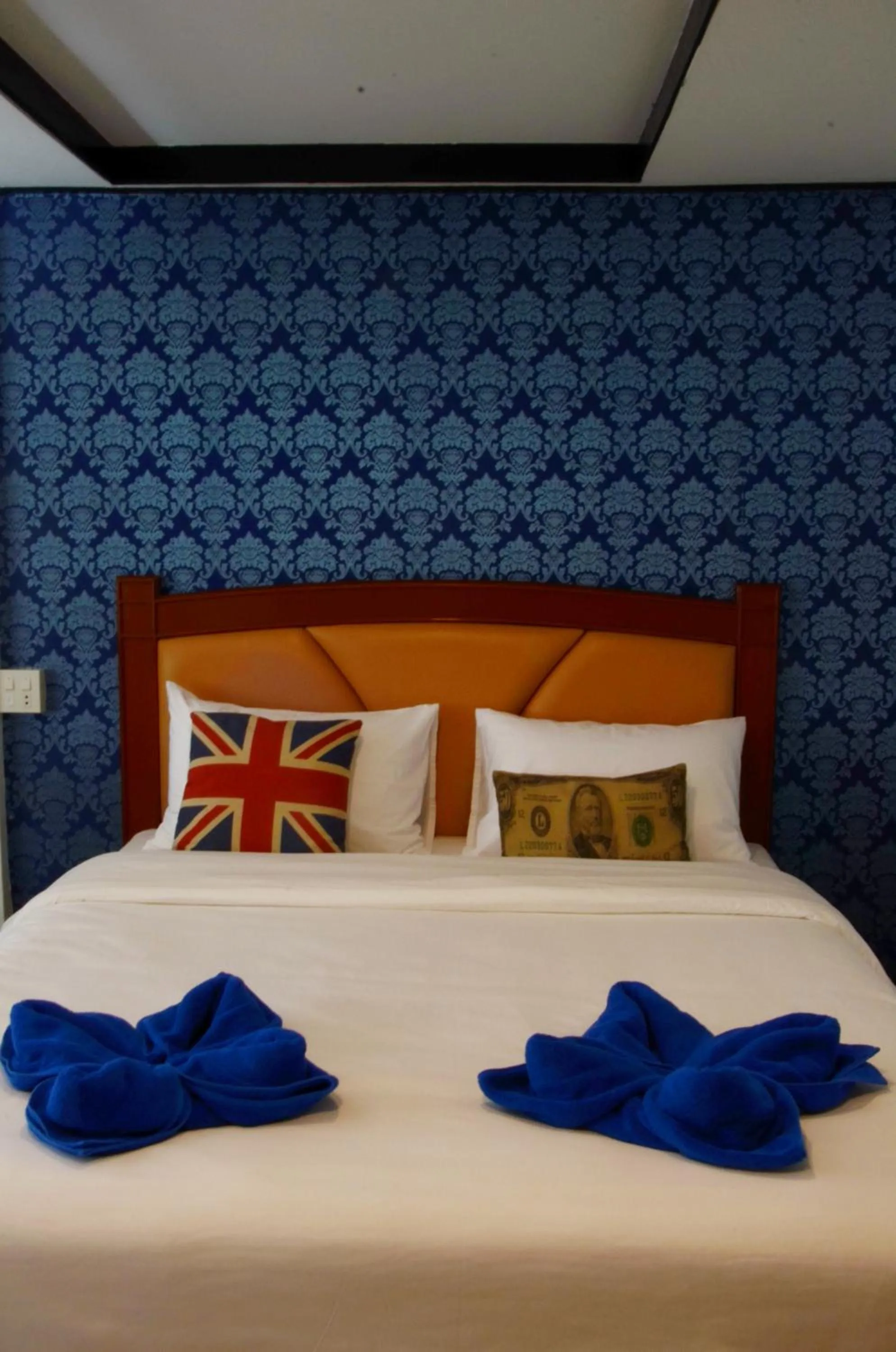 Deluxe Double Room in At Bangkok Hotel