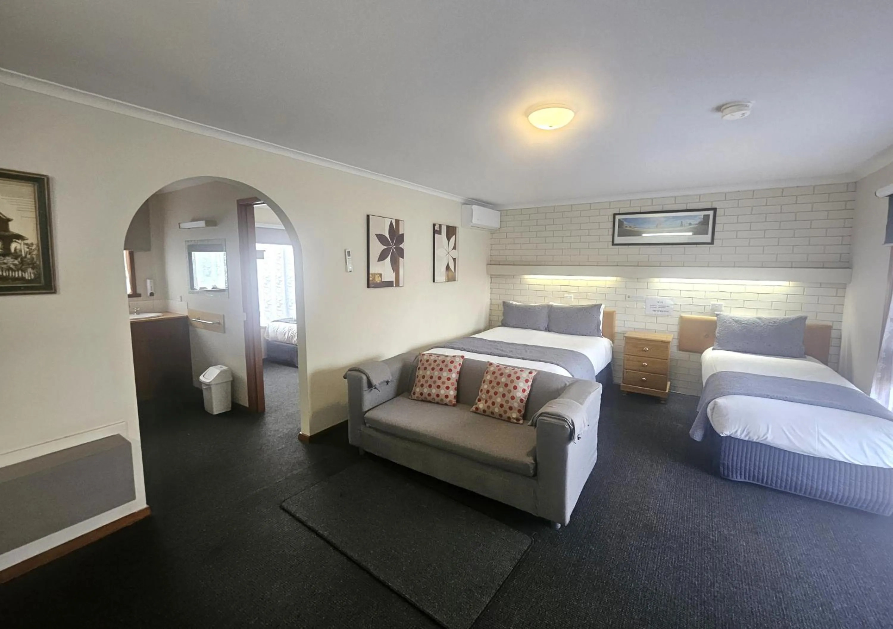 Family Two-Bedroom Suite in Alfred Motor Inn