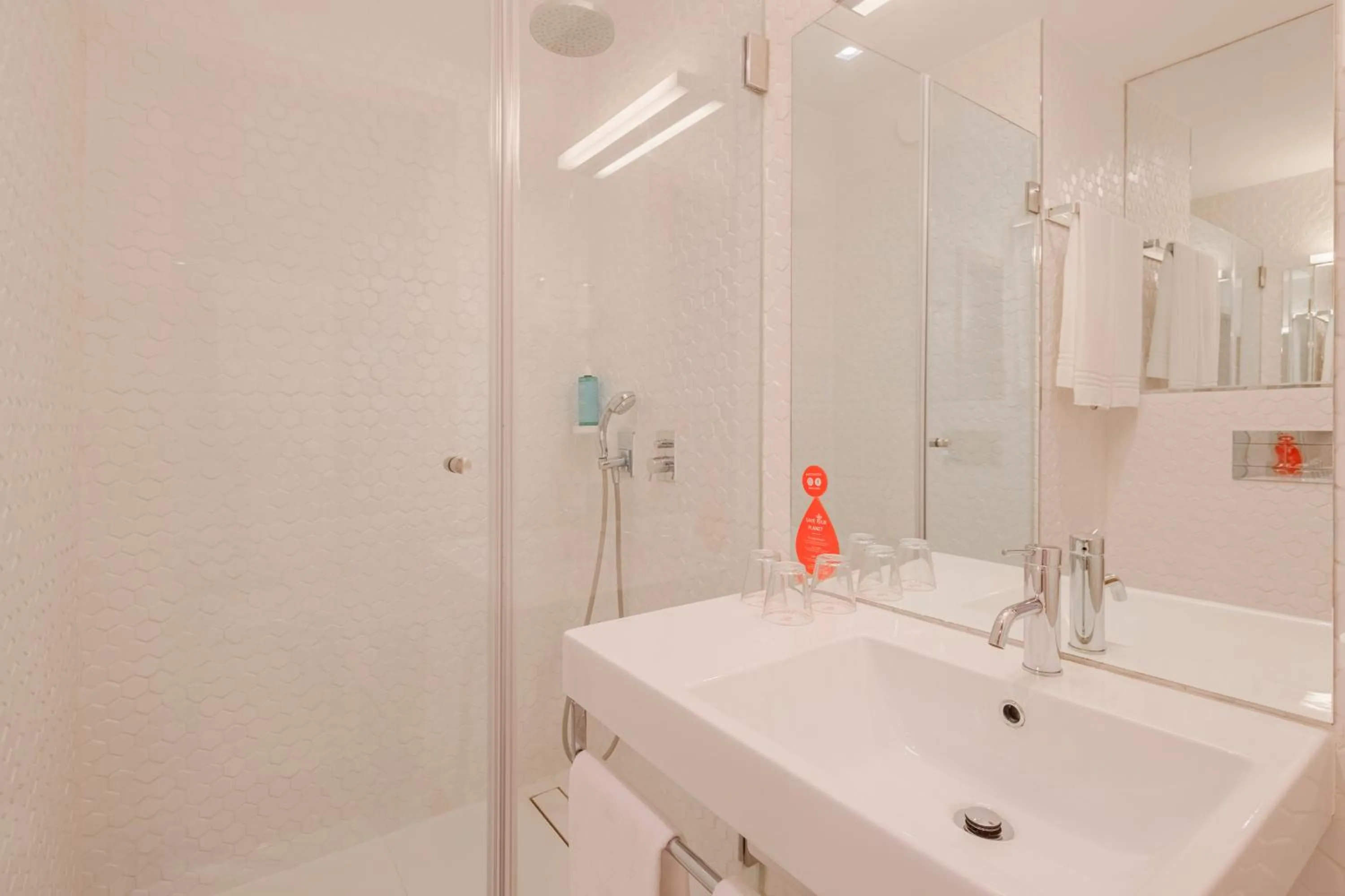 Superior Triple Room in Moov Hotel Porto Centro