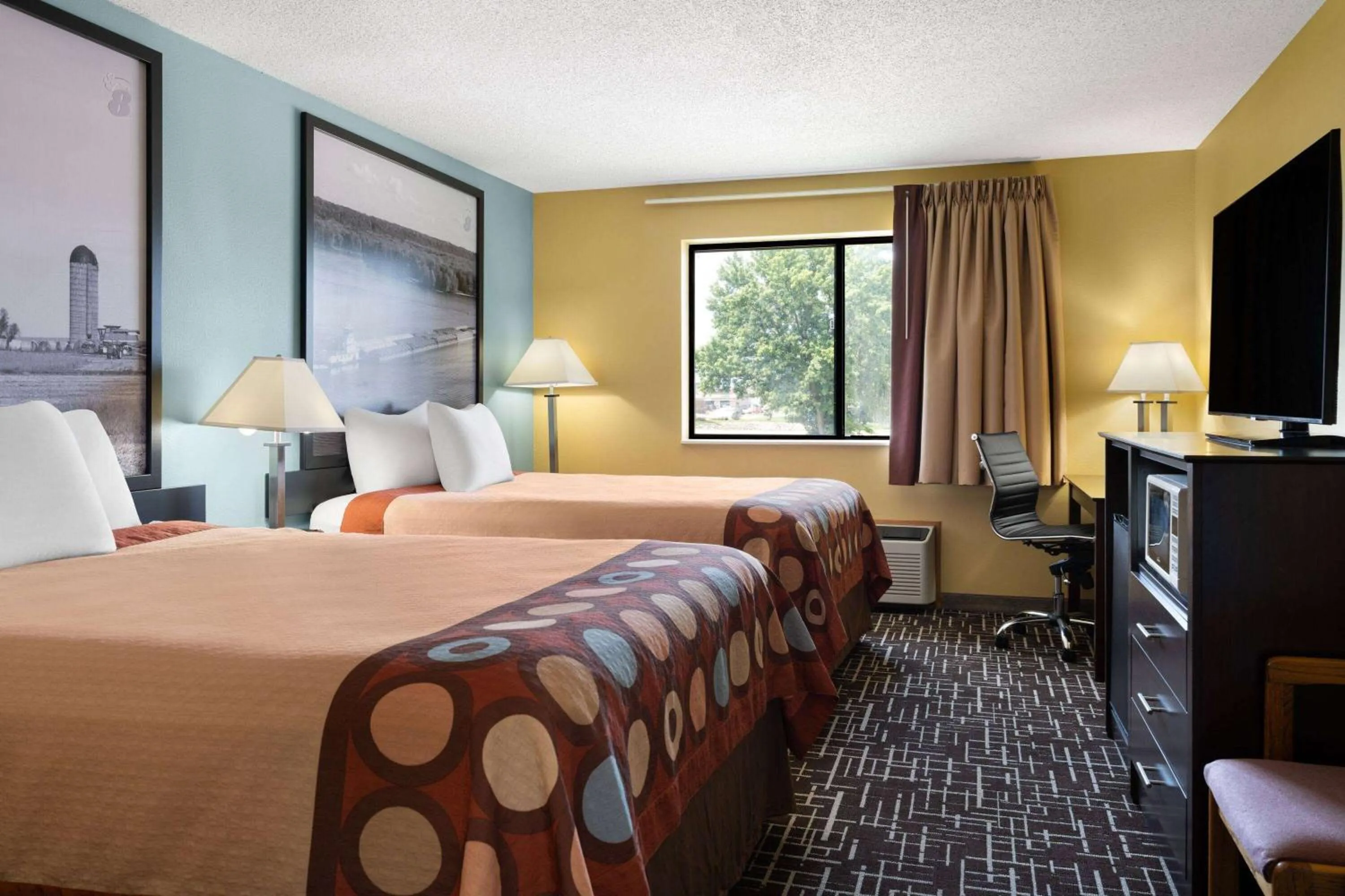 Queen Room with Two Queen Beds - Non-Smoking in Super 8 by Wyndham Dyersville