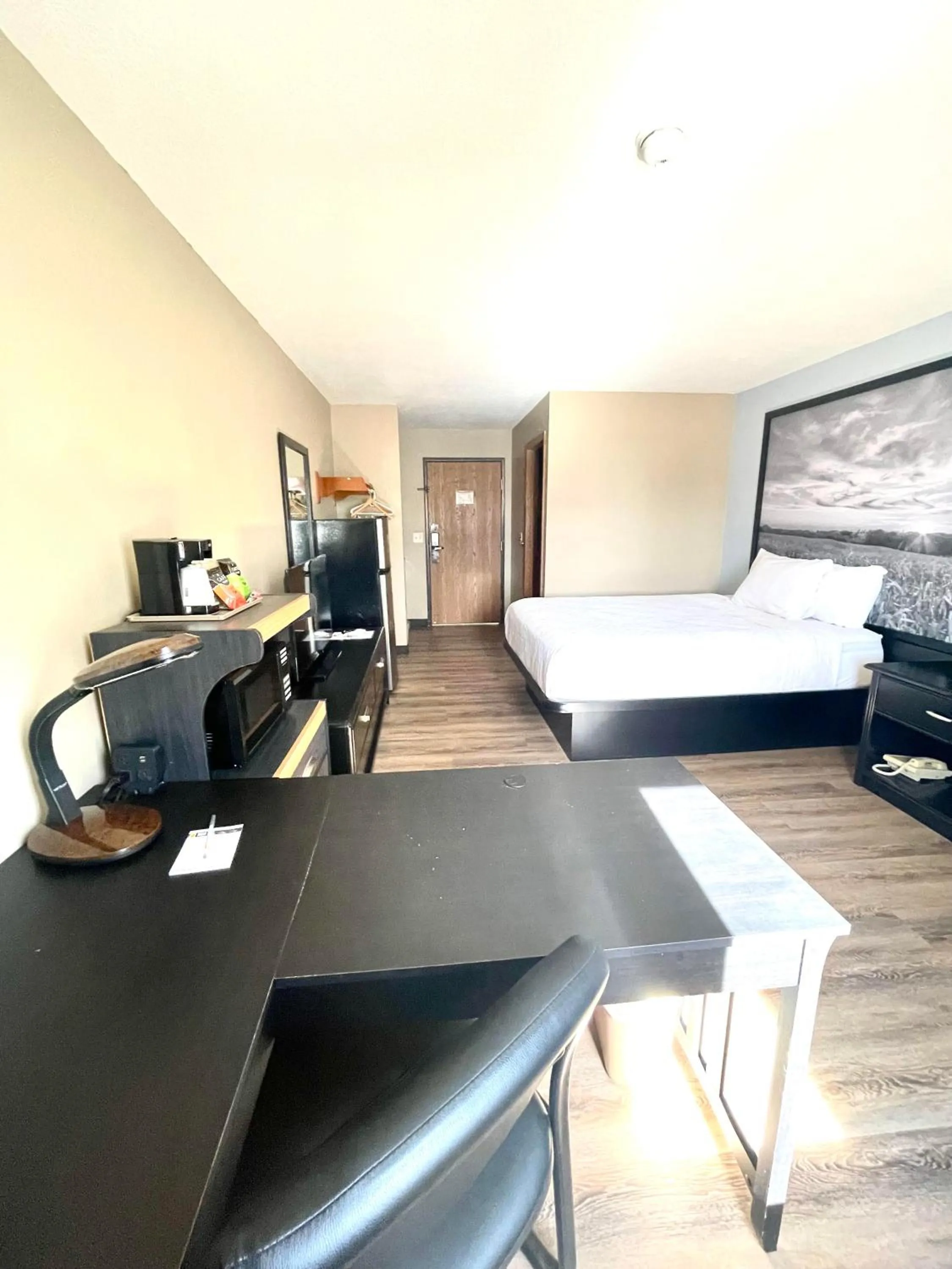 Business Queen Room - Non-Smoking in Super 8 by Wyndham Estherville