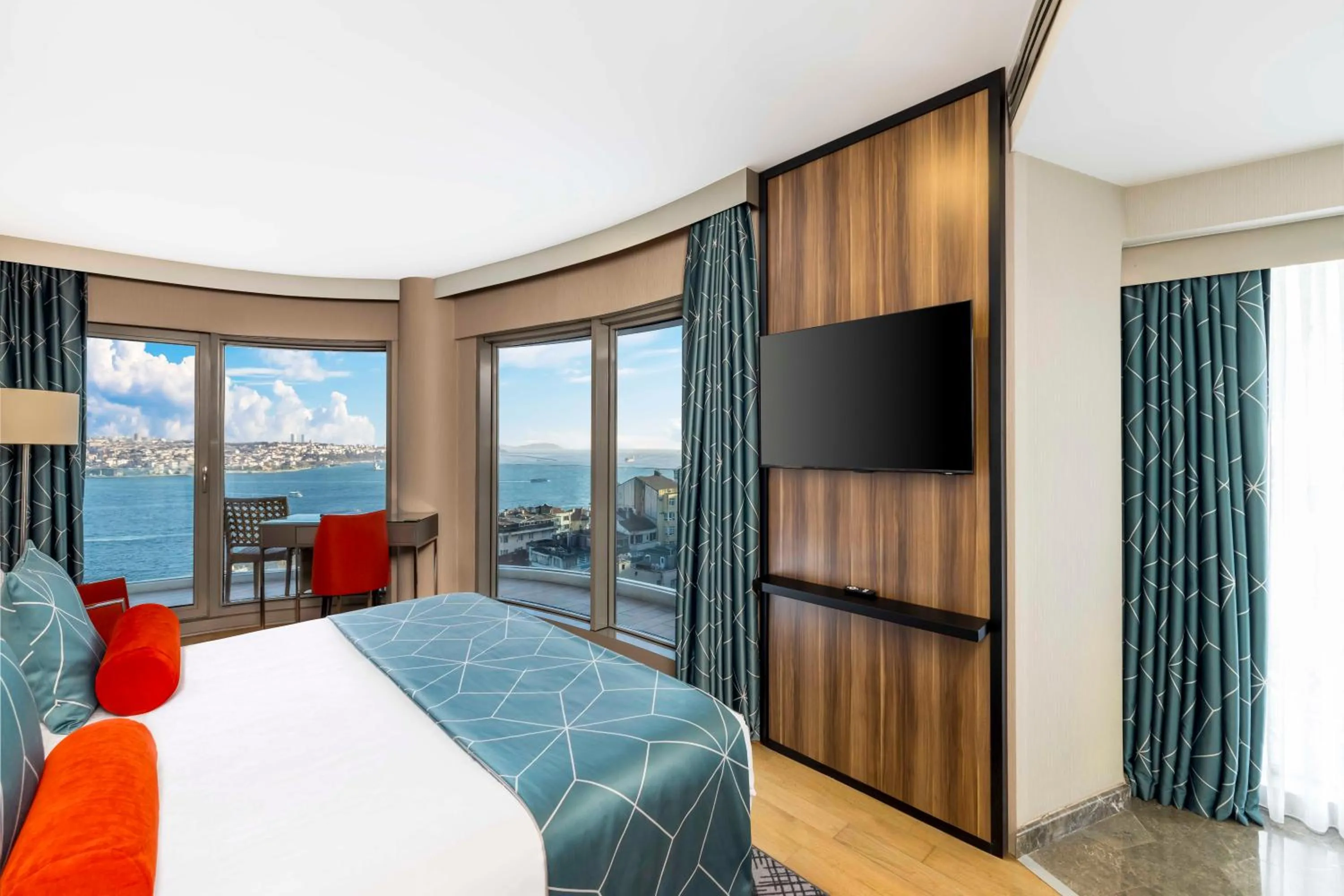 Superior Bosphorus View Room with Balcony in Opera Hotel Bosphorus - Preferred Hotels and Resorts