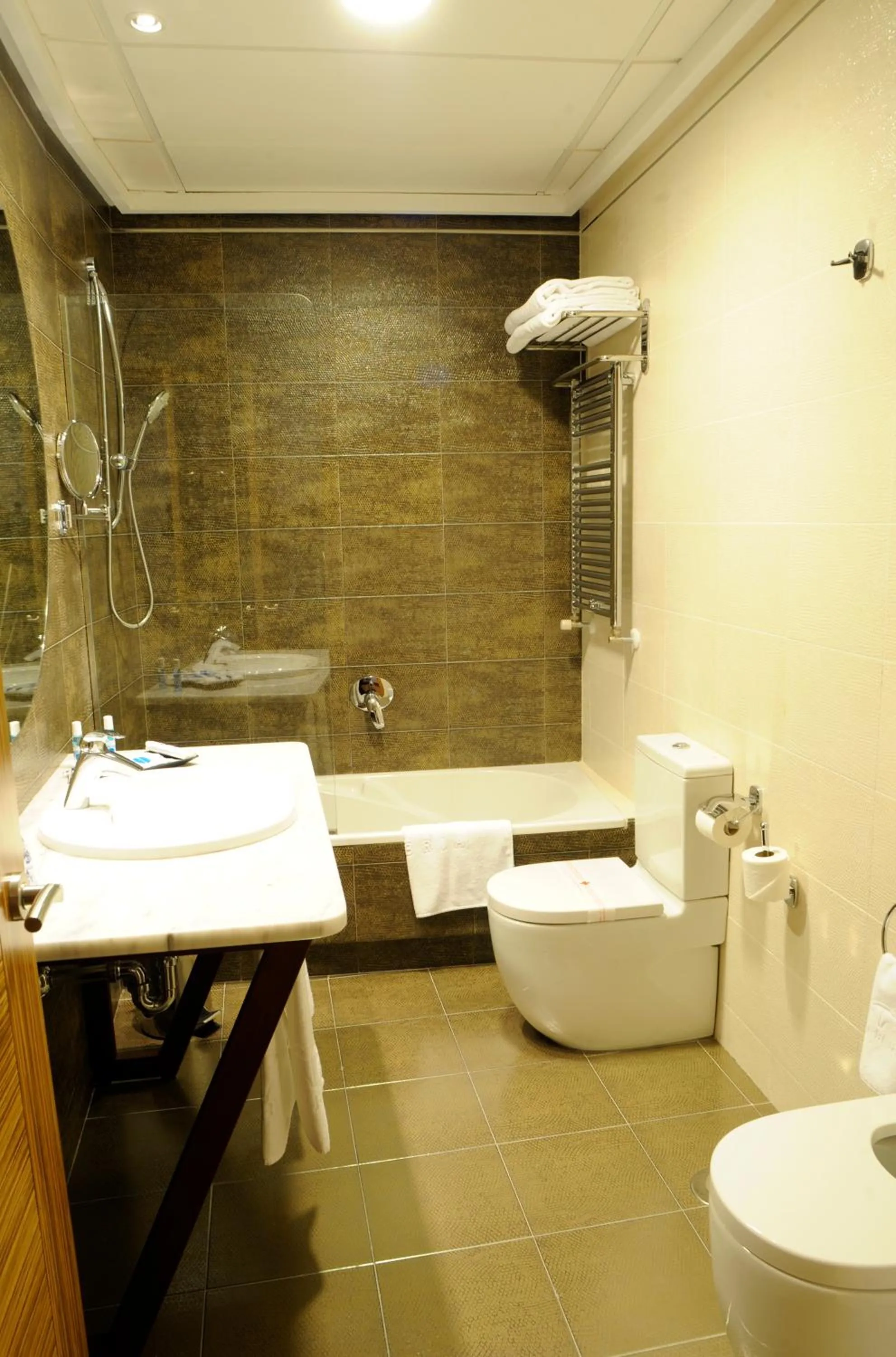 Twin Room with Extra Bed (3 Adults) in Cumbria Spa Hotel 3* Sup