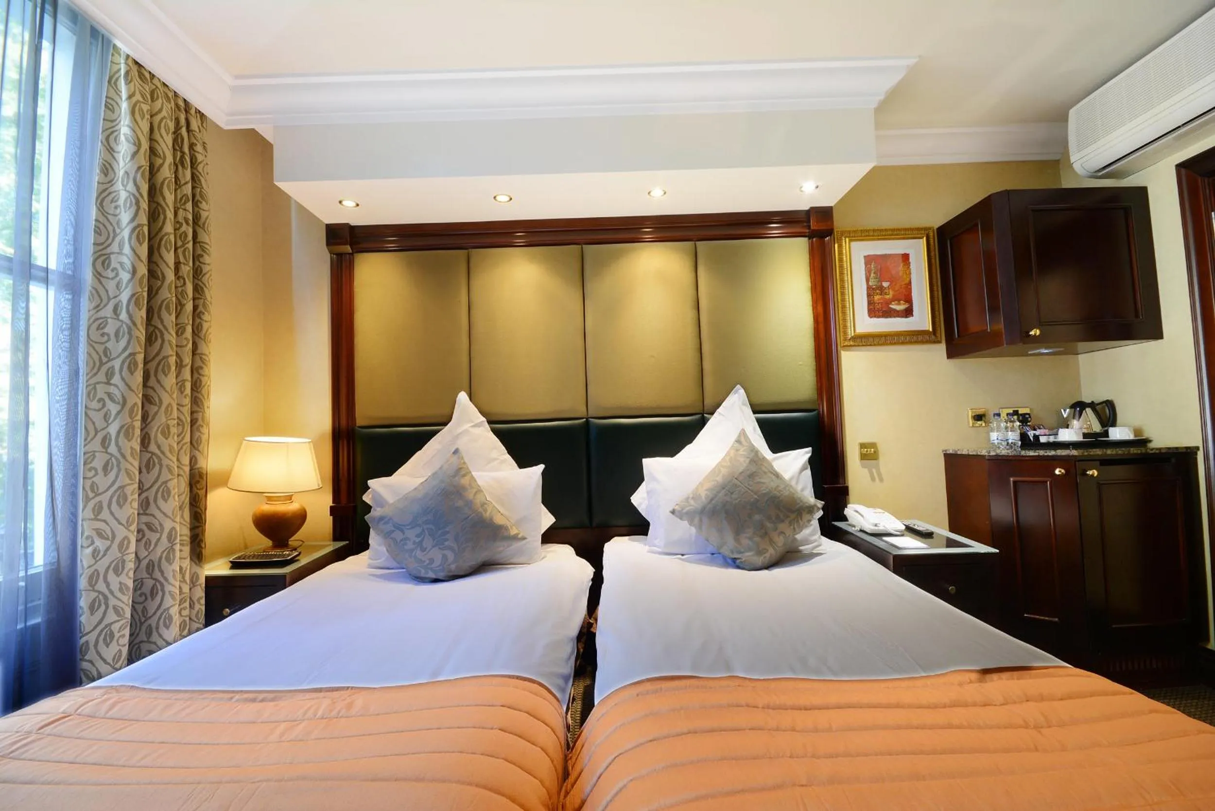 Deluxe Twin Room in The Premier Notting Hill