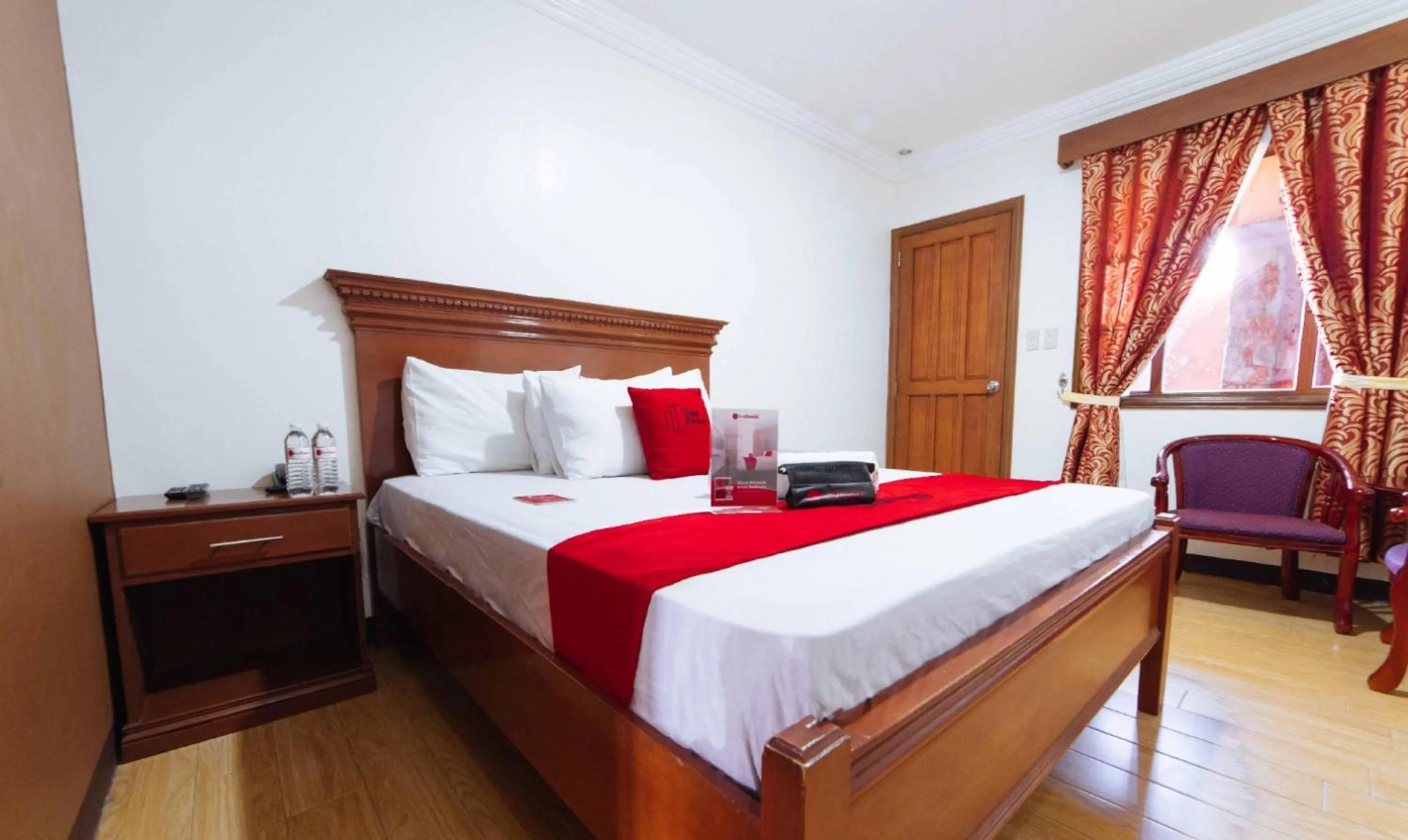 Standard Double Room in RedDoorz Plus @ Starhomes Olivianville