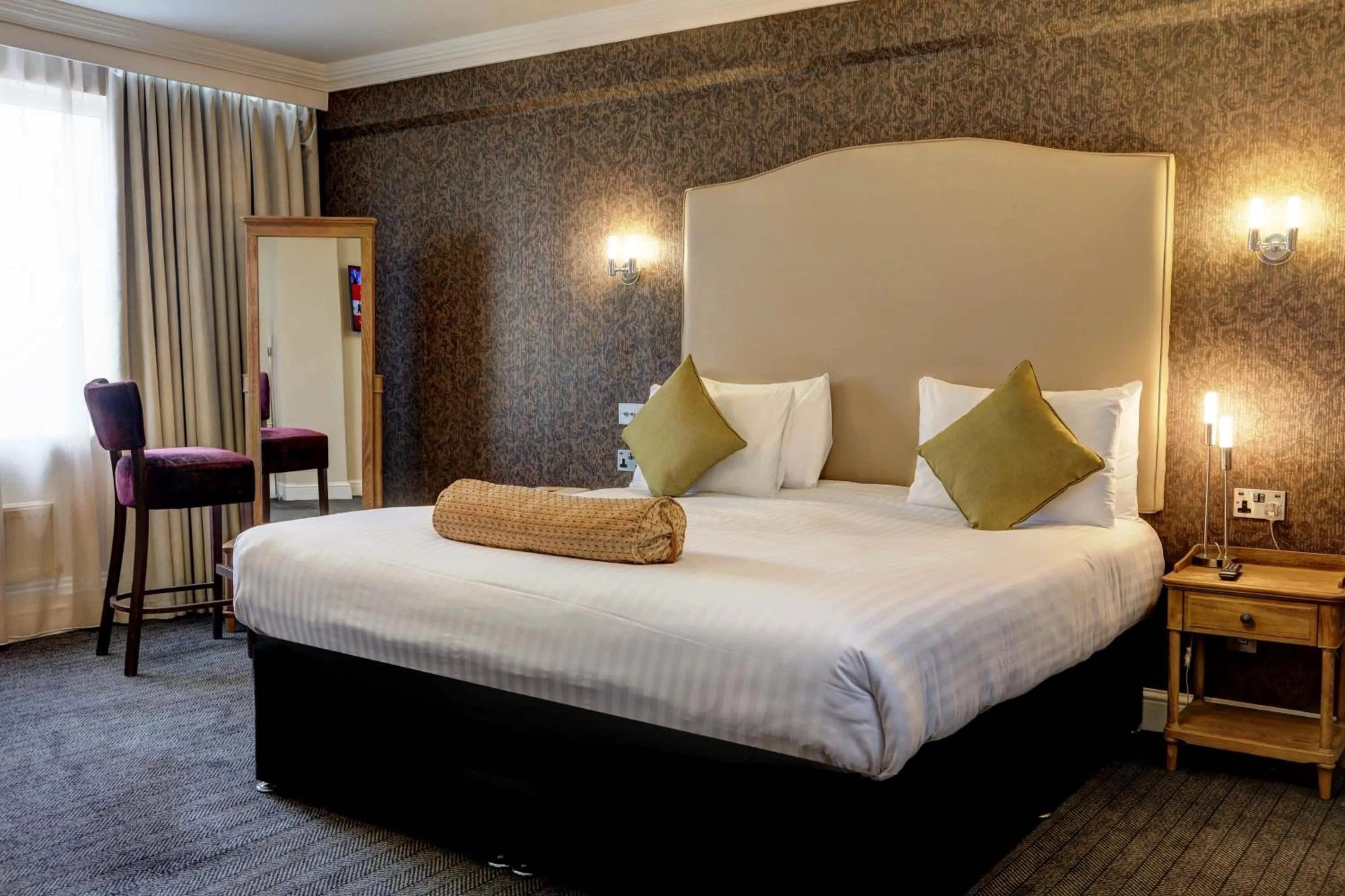 Junior 1 Bed Suite - single occupancy in Best Western Thurrock Hotel