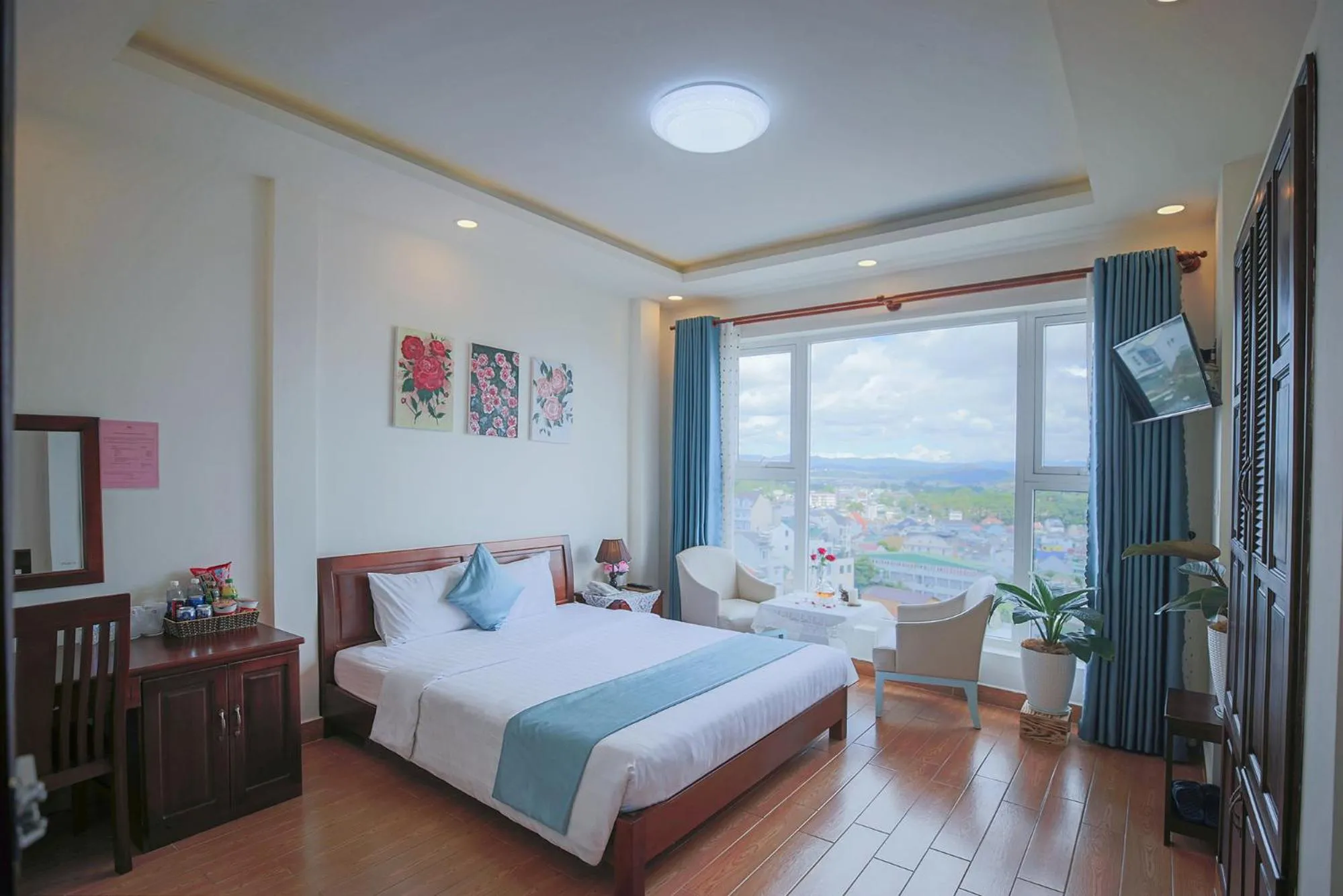 King Room with Mountain View in Rose Valley Hotel Da Lat Vietnam