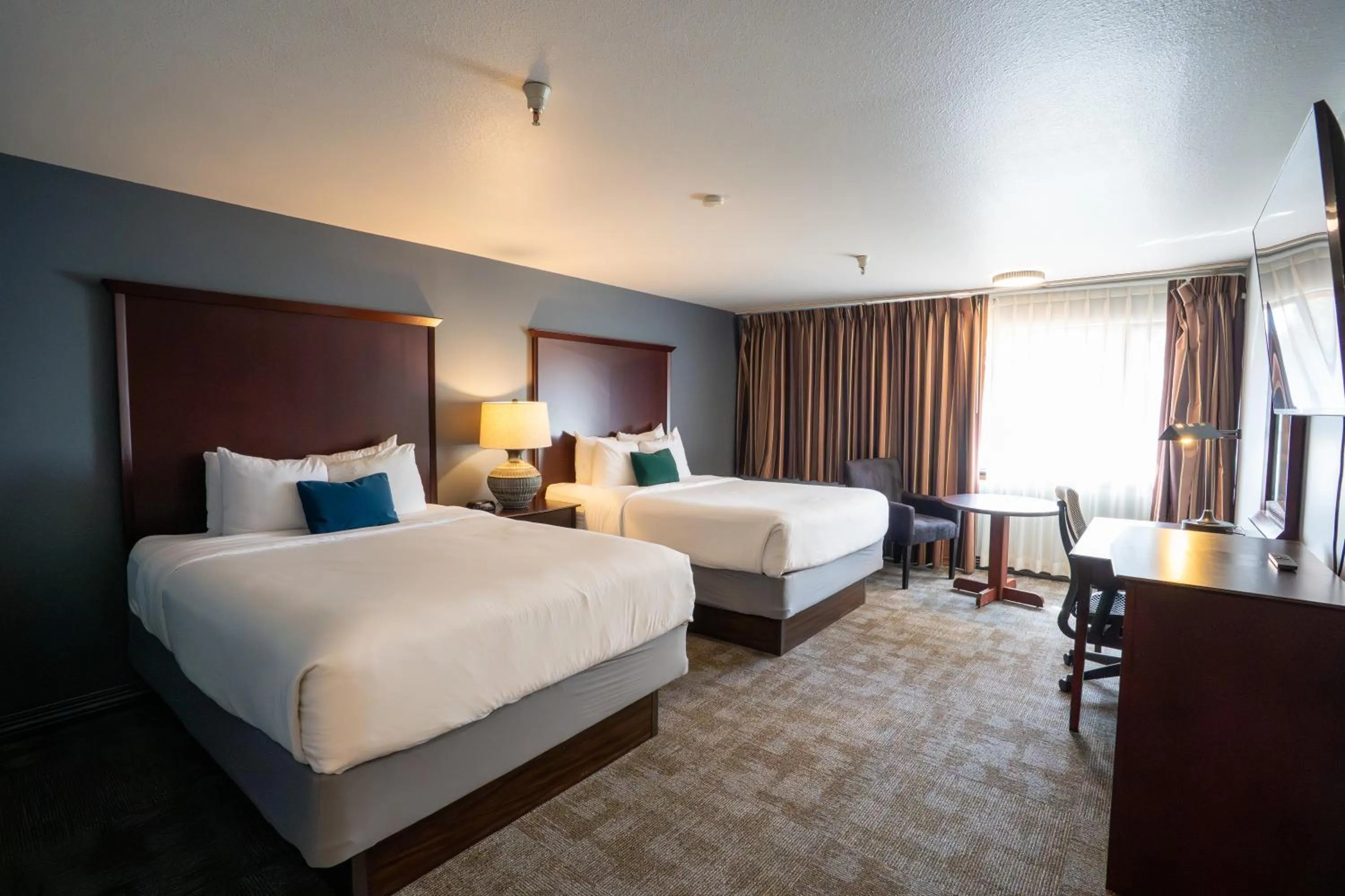 Queen Room with Two Queen Beds with River View in Ramada by Wyndham Tukwila Southcenter