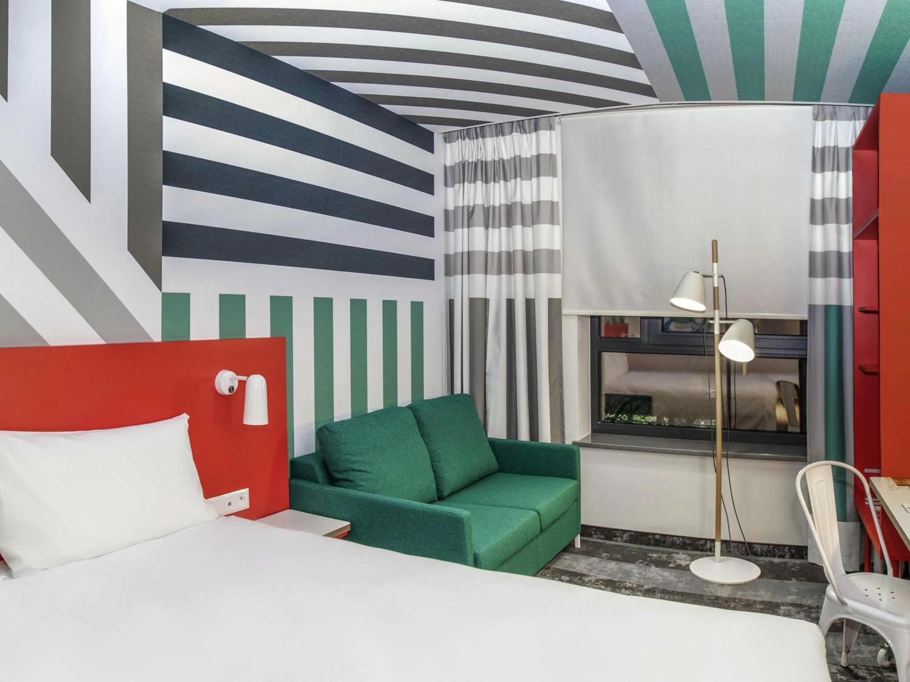 Superior Double Room with Sofa in ibis Styles Warszawa Centrum