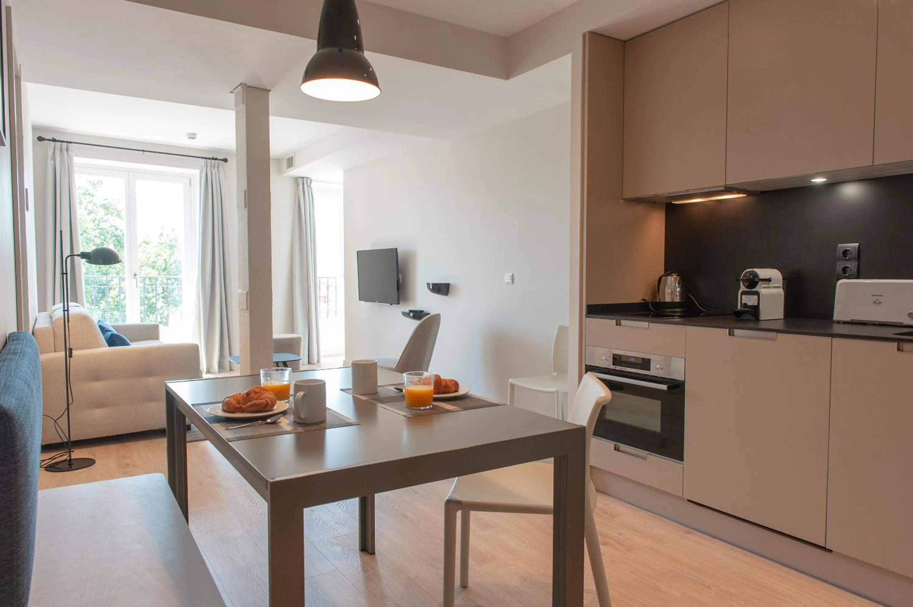 Two-Bedroom Apartment in MH Apartments Central Madrid