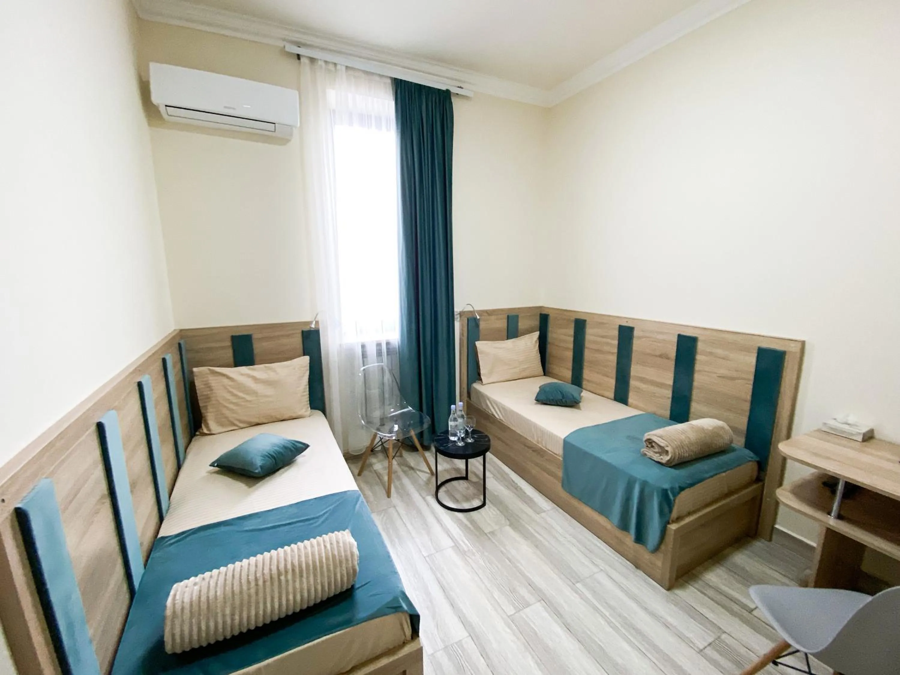 Superior Twin Room in Alex Hotel