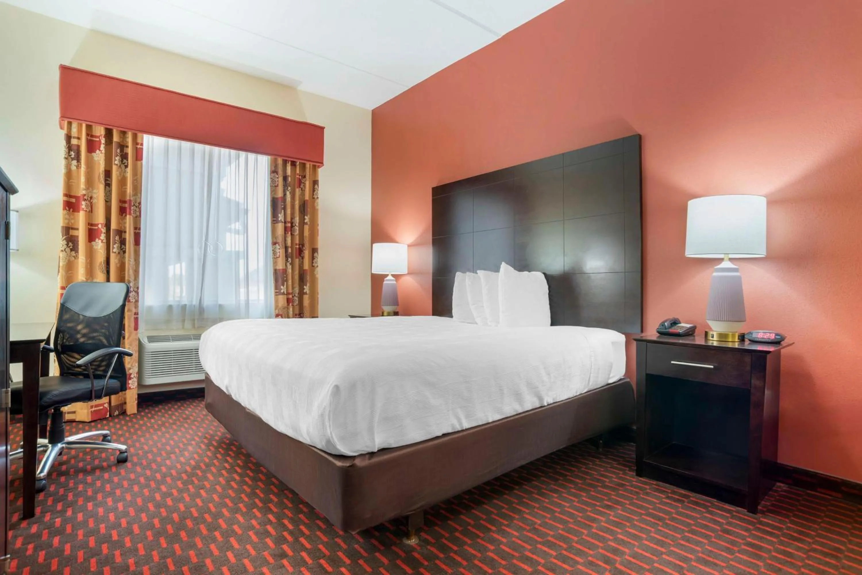 King Suite with Sofa Bed and Roll-In Shower - Mobility Accessible in Best Western Plus Flowood Inn & Suites