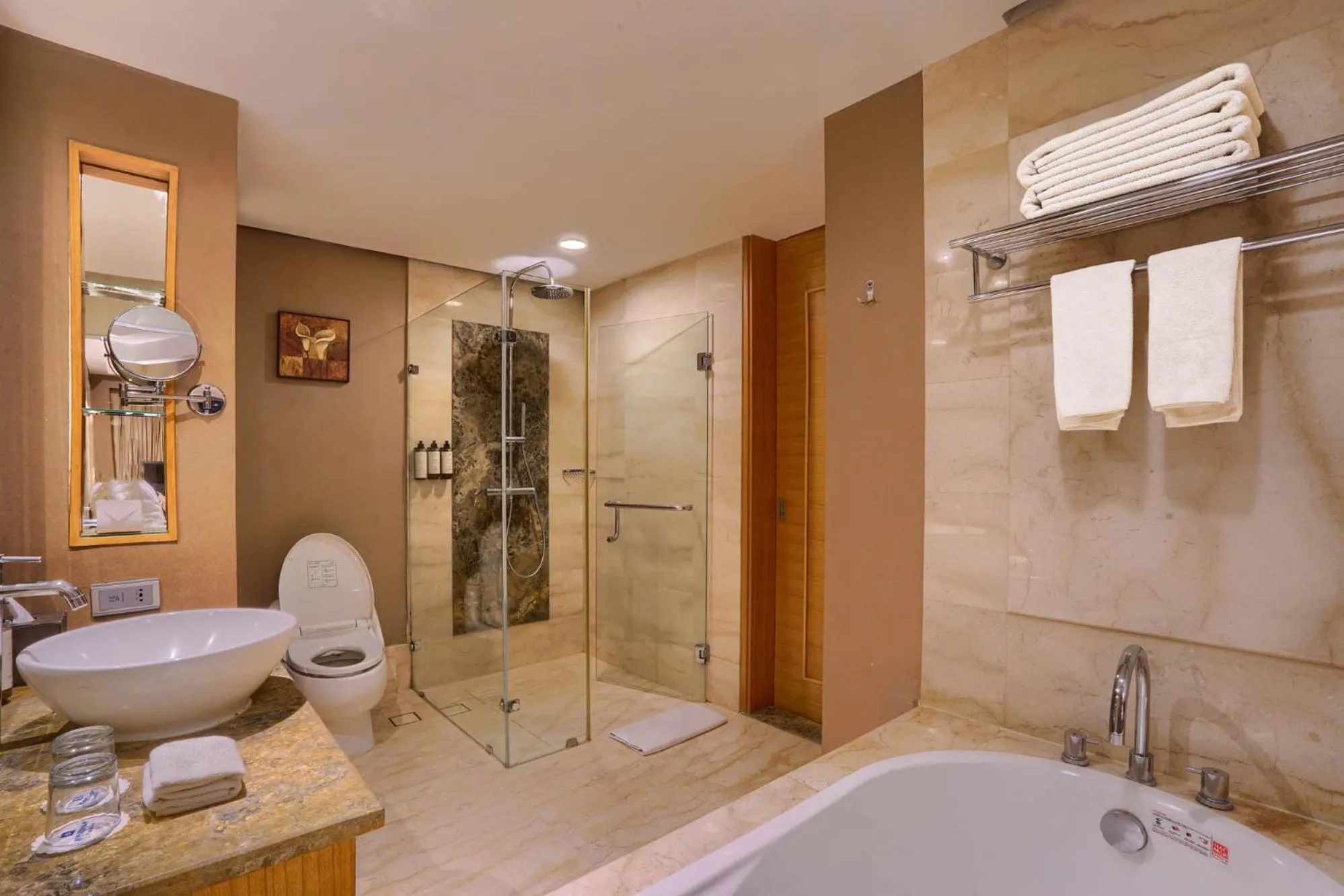 Deluxe King Room - Smoking in Wyndham Surabaya