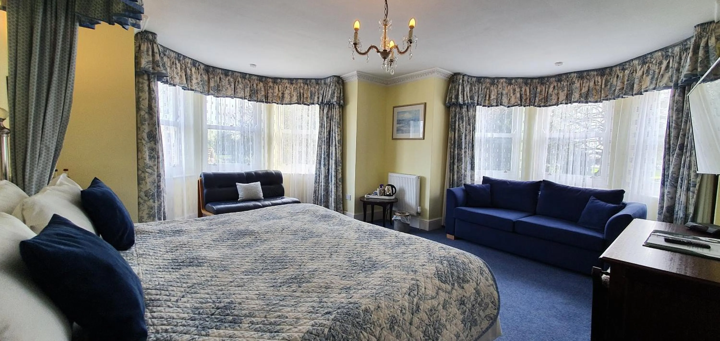 Executive Double Room in Chiseldon House Hotel