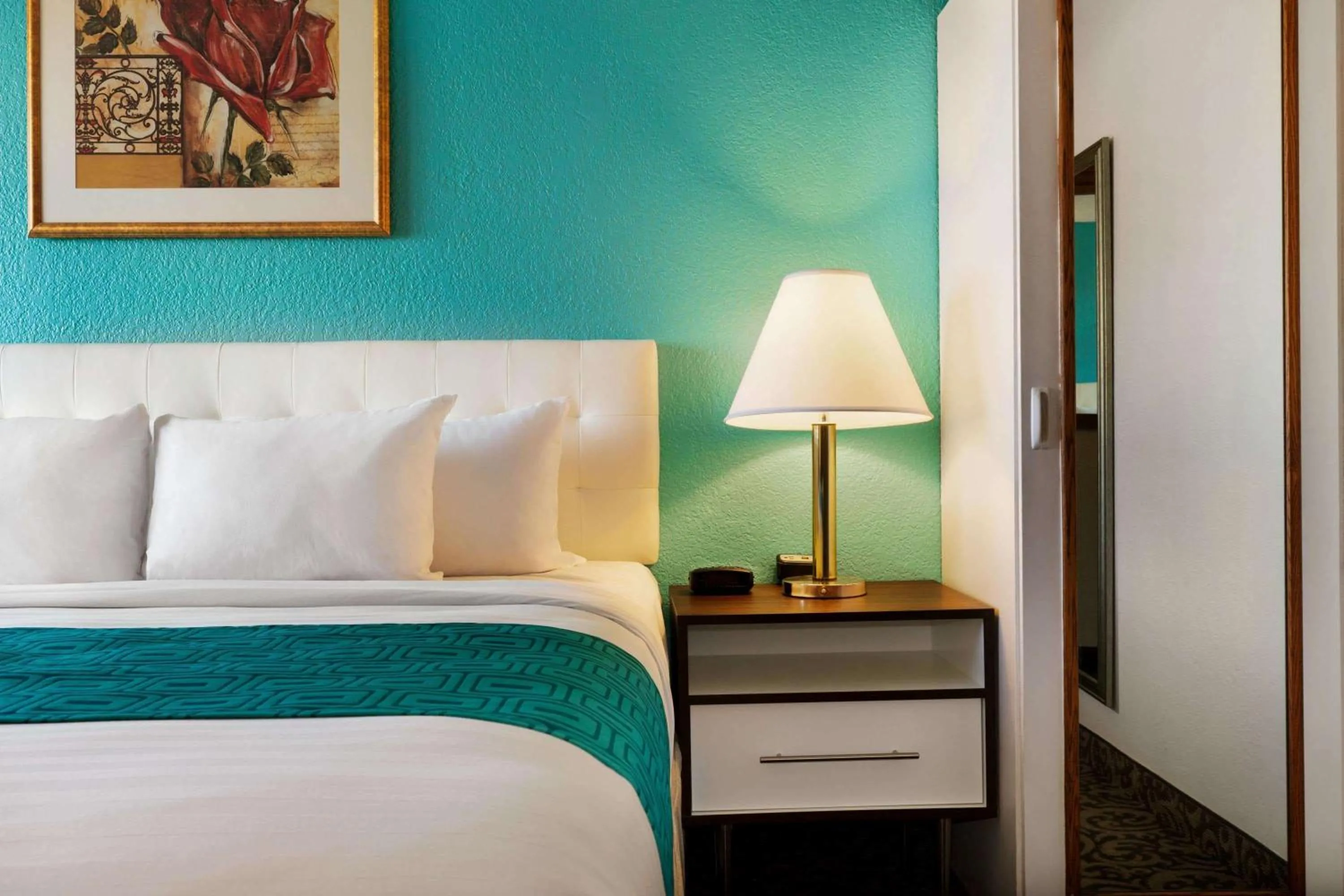 King Suite - Non-Smoking in Howard Johnson by Wyndham Billings