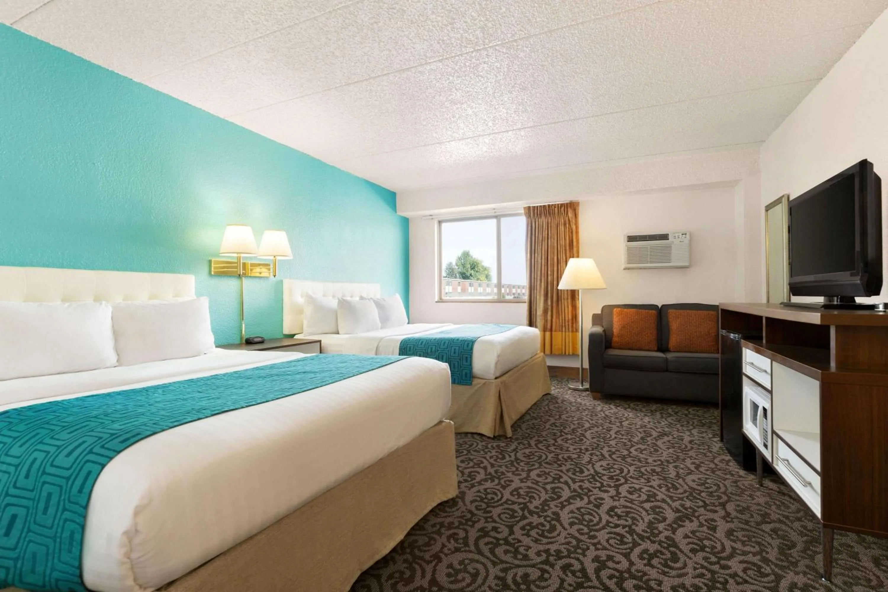 Suite with Two Queen Beds - Non-Smoking in Howard Johnson by Wyndham Billings