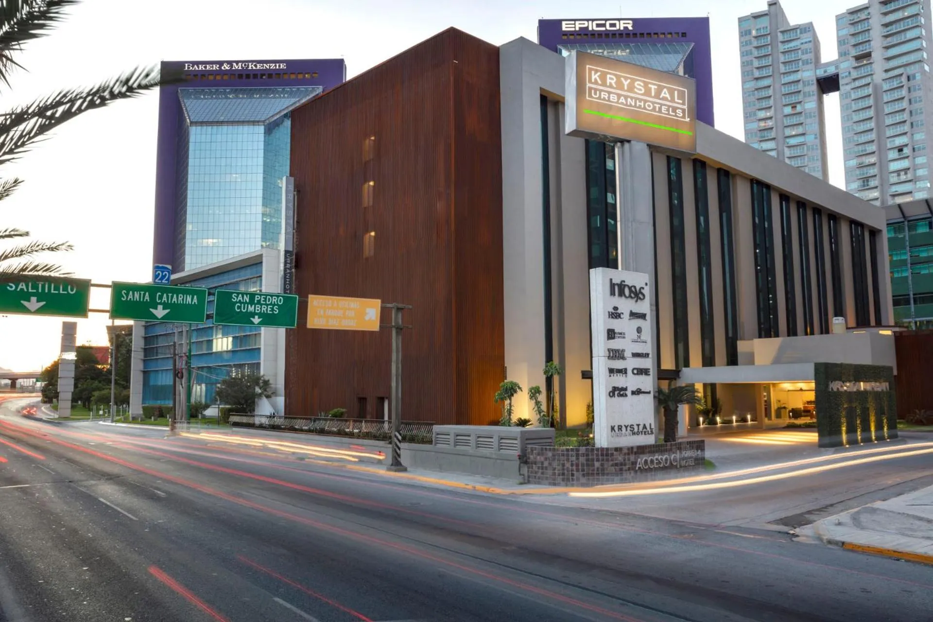 Superior King Room in Krystal Urban Monterrey San Jeronimo