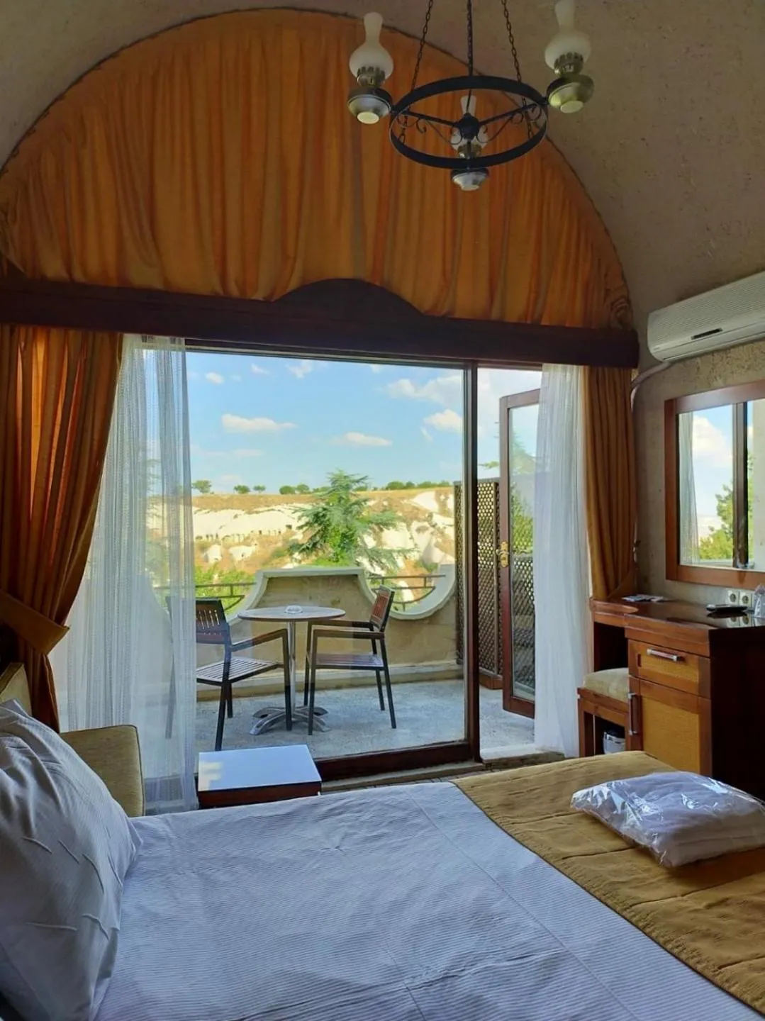 Arched Room with Panoramic View and Balcony in Uchisar Kaya Otel