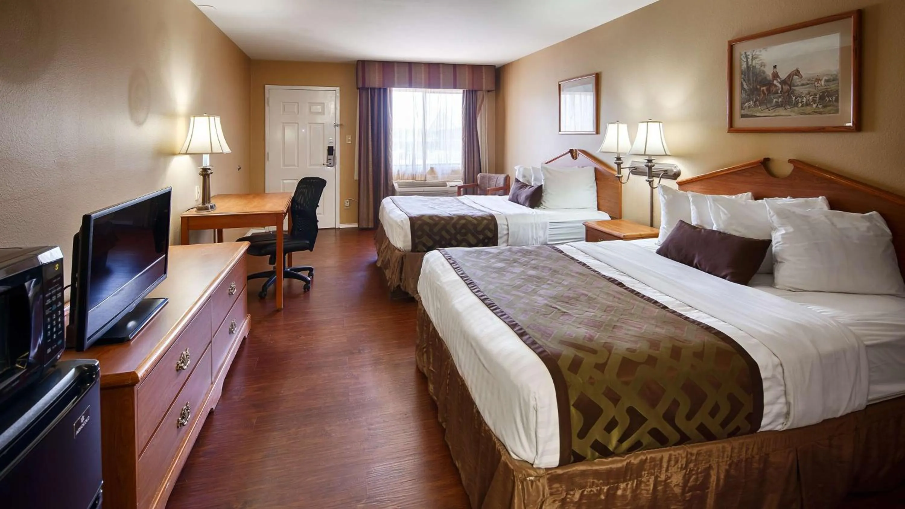 Queen Room with Two Queen Beds - Non-Smoking in Americas Best Value Inn & Suites Sonora