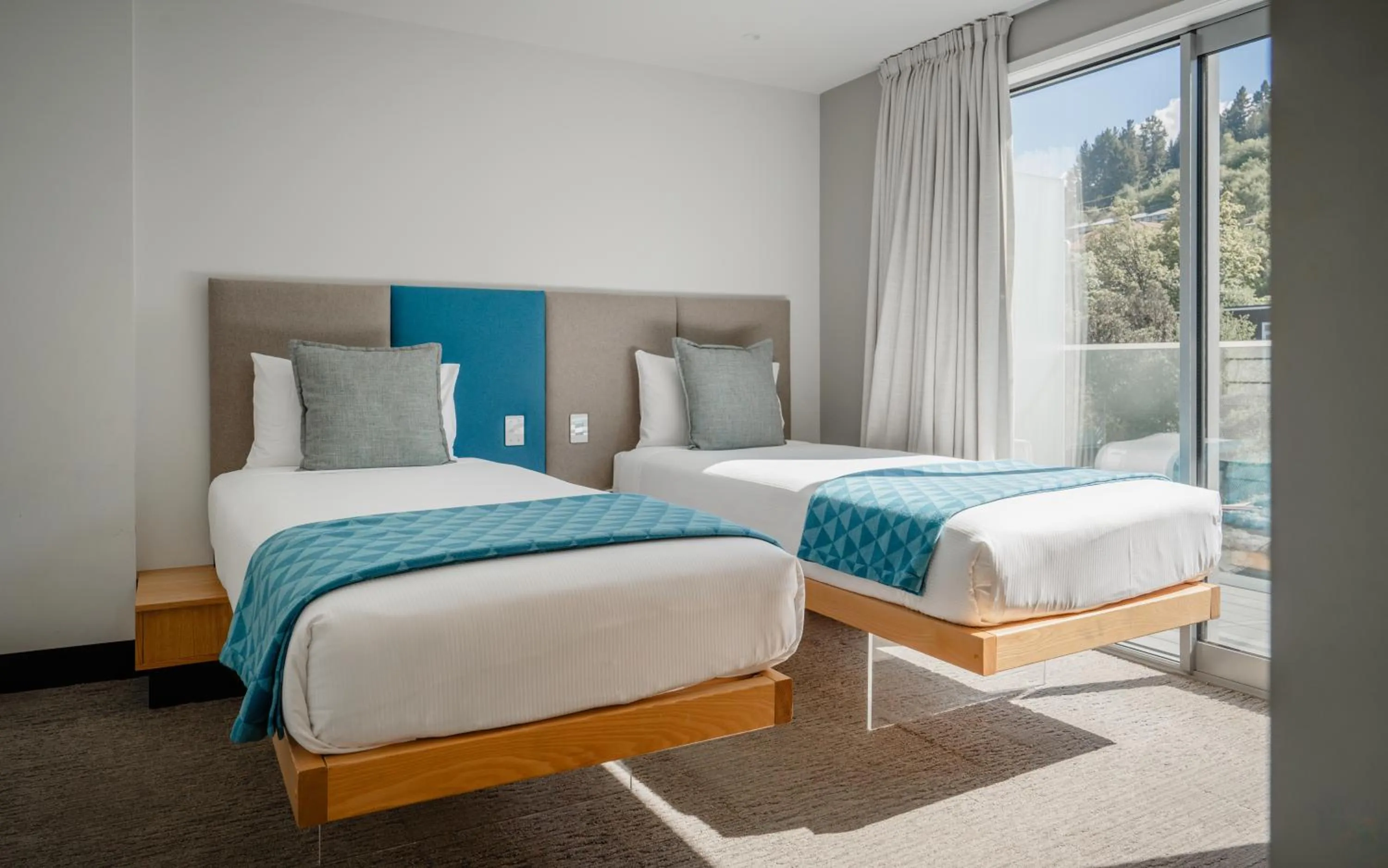 Twin Room with Balcony in mi-pad Queenstown