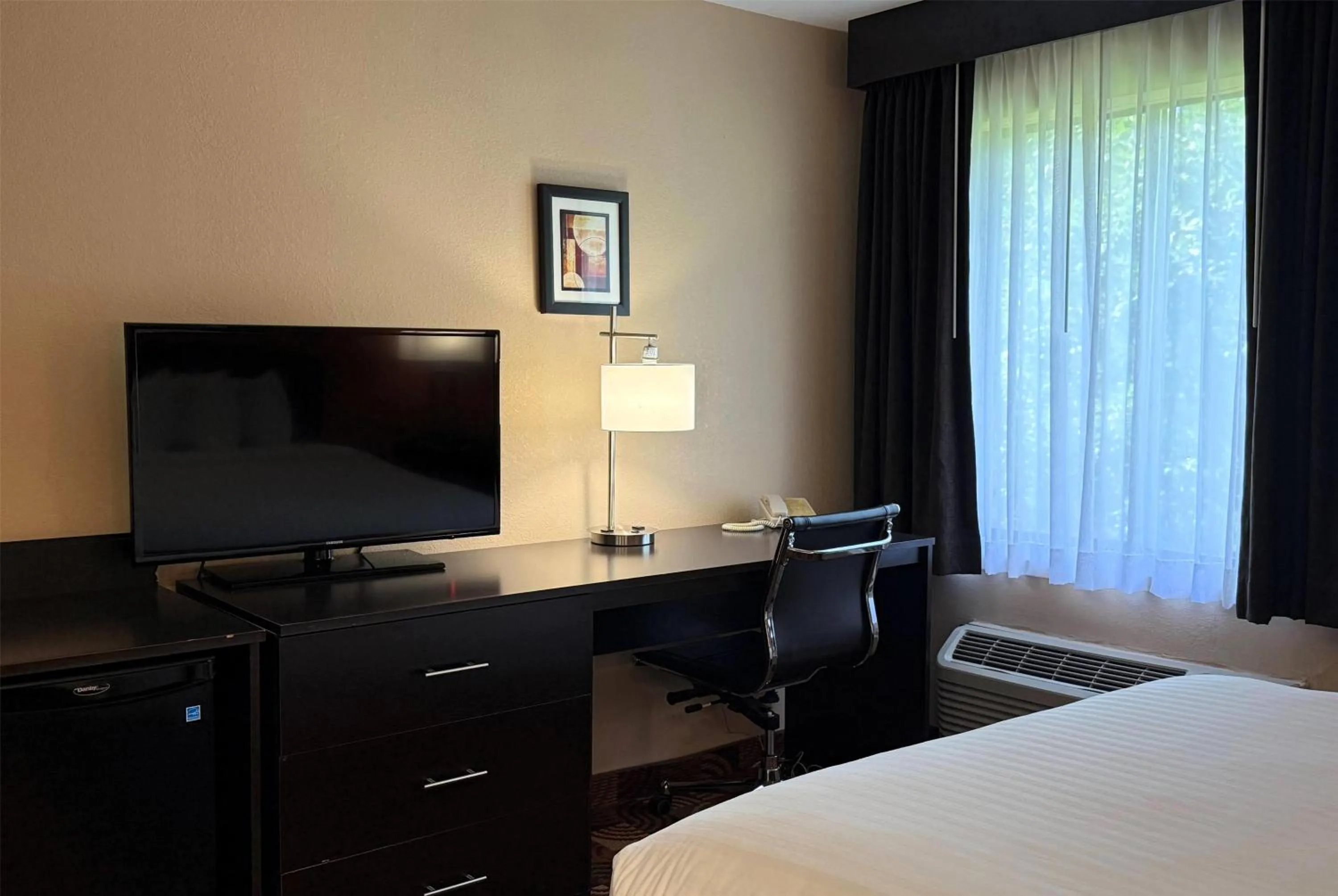 Deluxe Queen Room - Non-Smoking in Baymont by Wyndham Plainfield/ Indianapolis Arpt Area