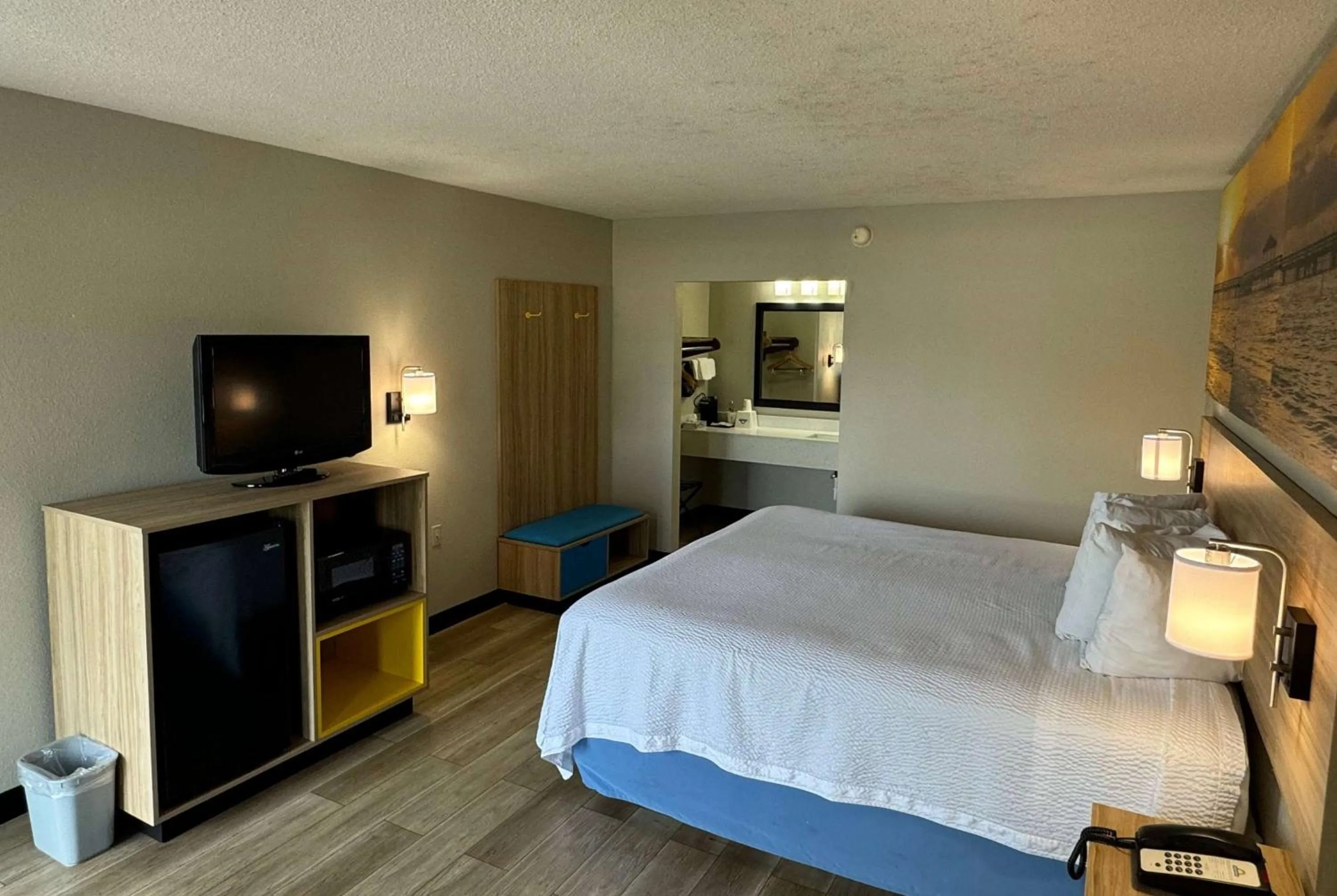 King Room - Non-Smoking in Days Inn by Wyndham Crystal River
