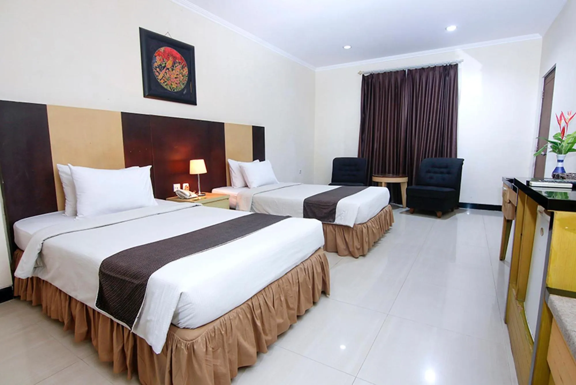 Deluxe Twin Room in Parkside Mandarin Hotel Pekalongan