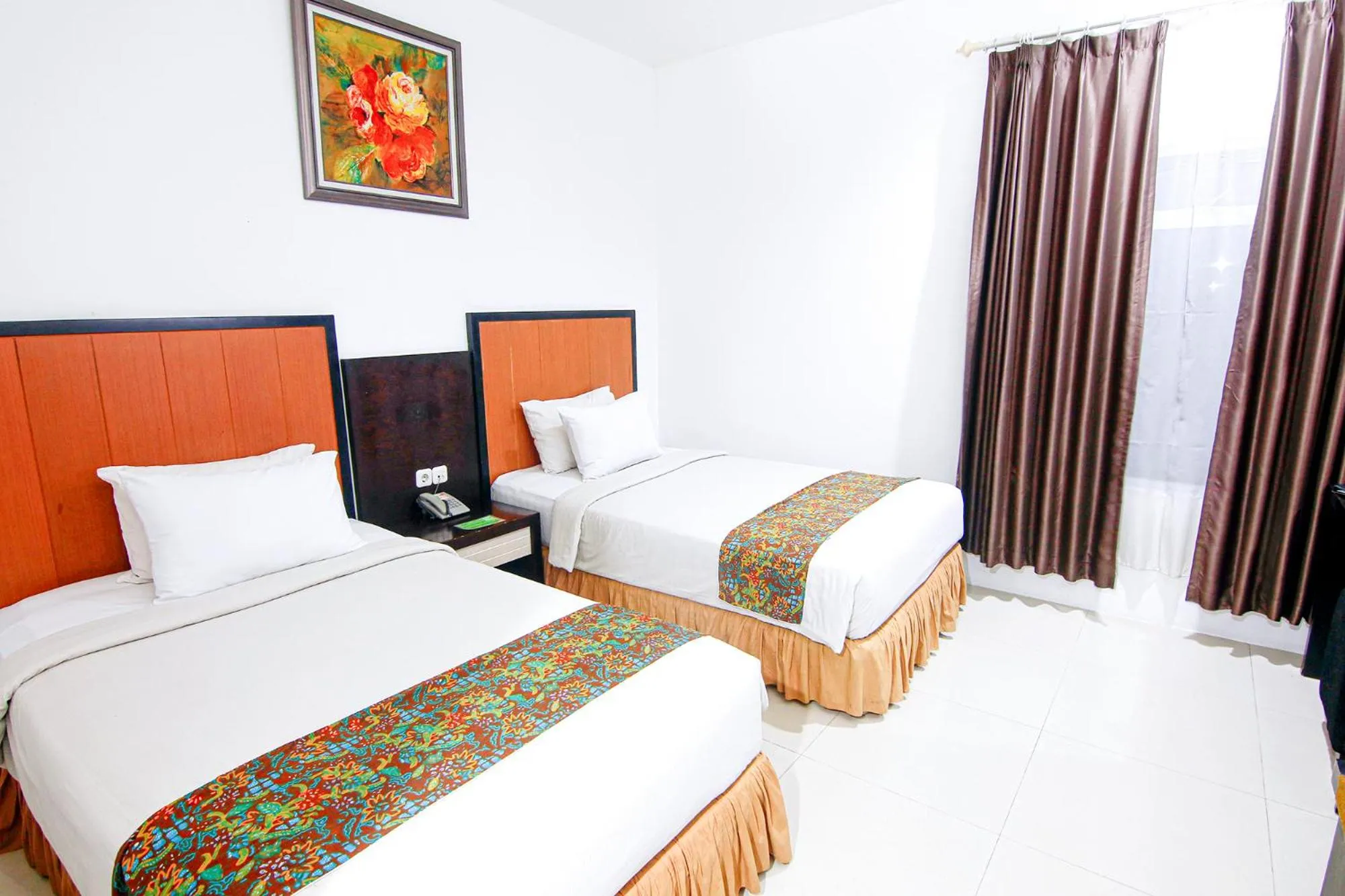 Superior Twin Room in Parkside Mandarin Hotel Pekalongan