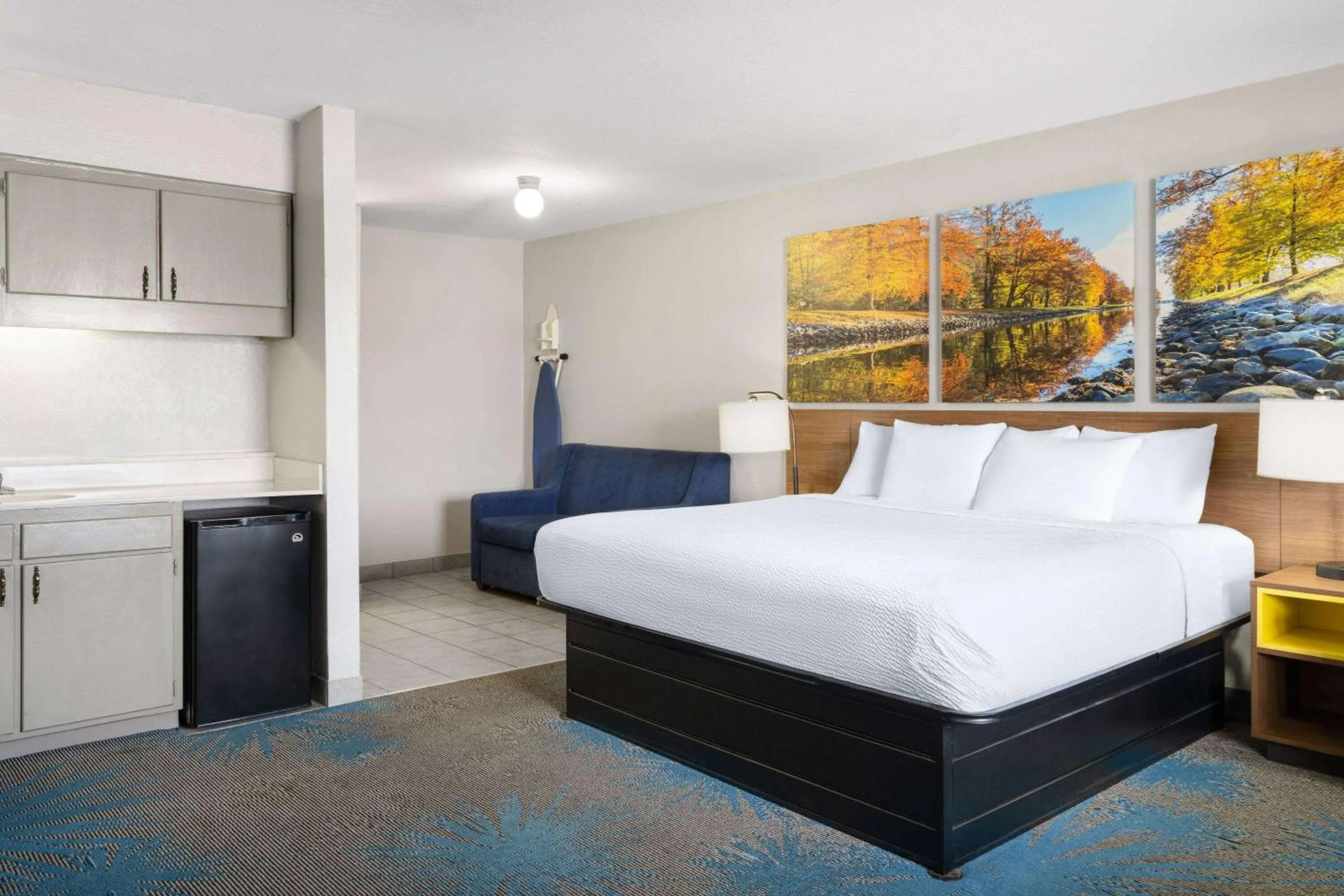 1 King Bed, Suite, Non-Smoking in Days Inn by Wyndham Ardmore