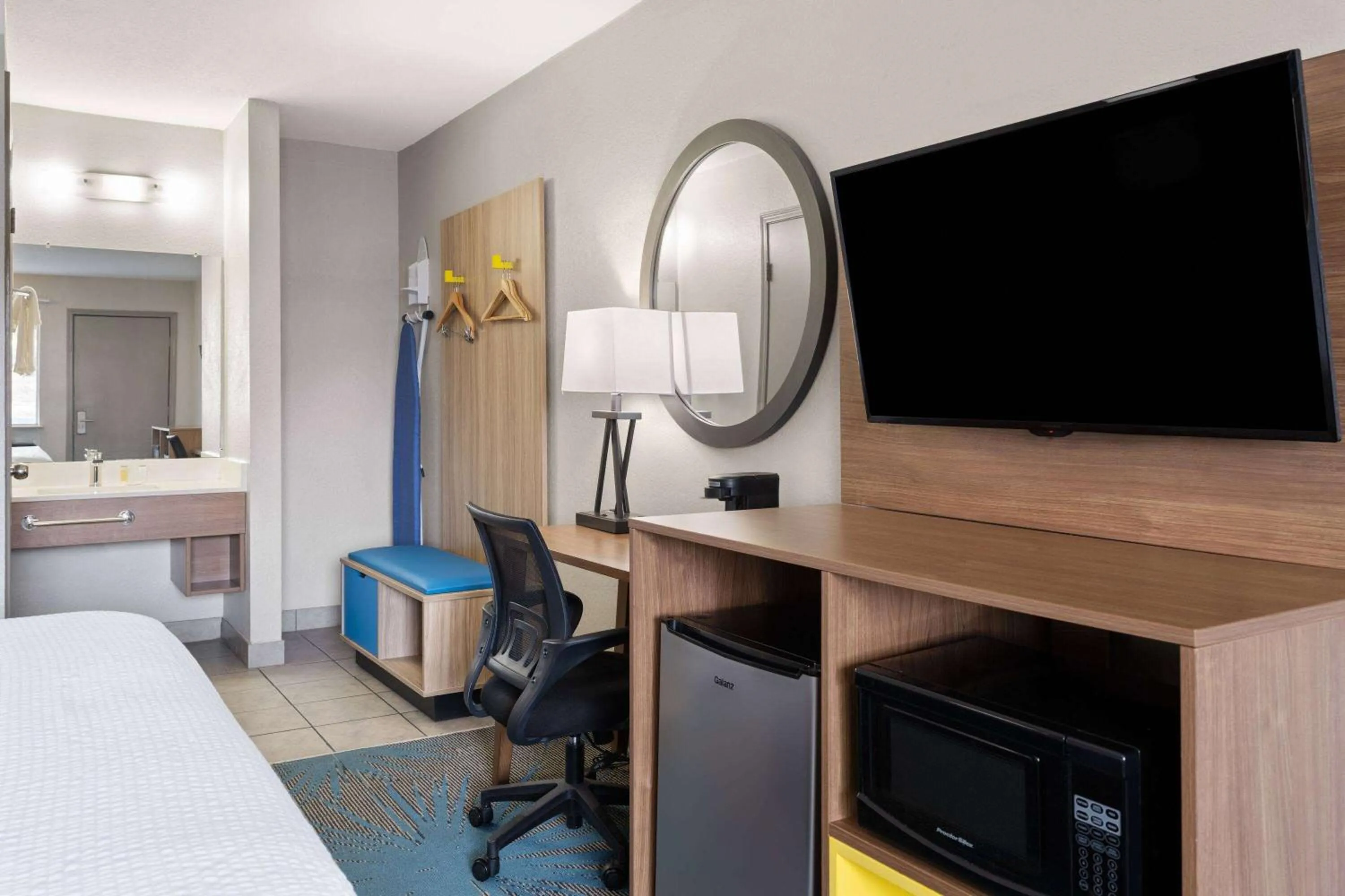 King Room - Non-Smoking in Days Inn by Wyndham Ardmore