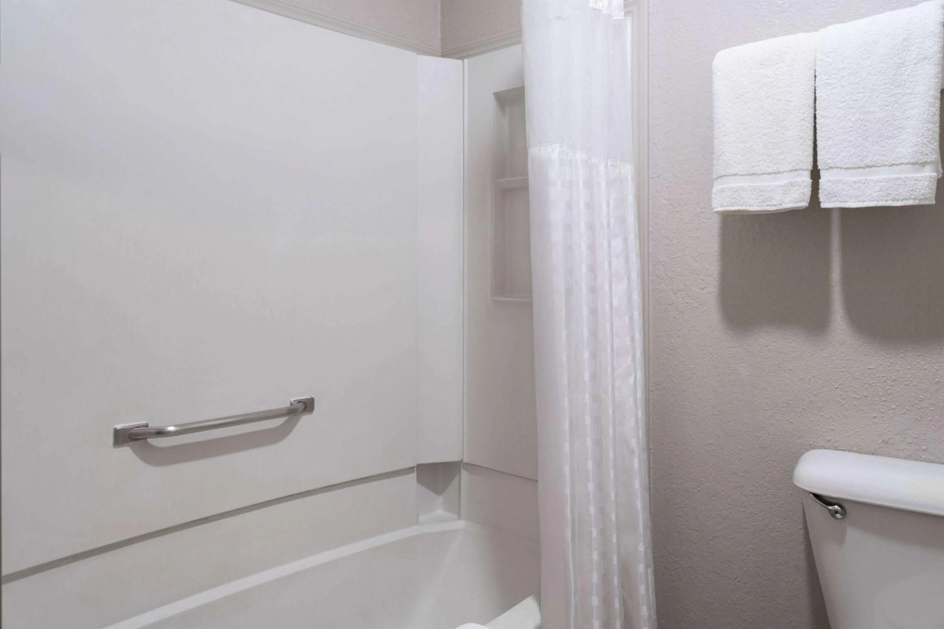 Queen Room - Non-Smoking in Days Inn by Wyndham Ardmore