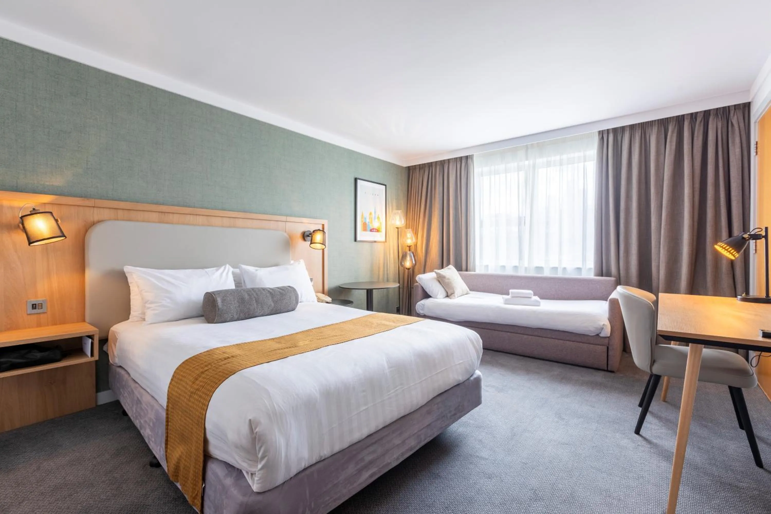 King Room with Sofa Bed in Holiday Inn Oxford by IHG