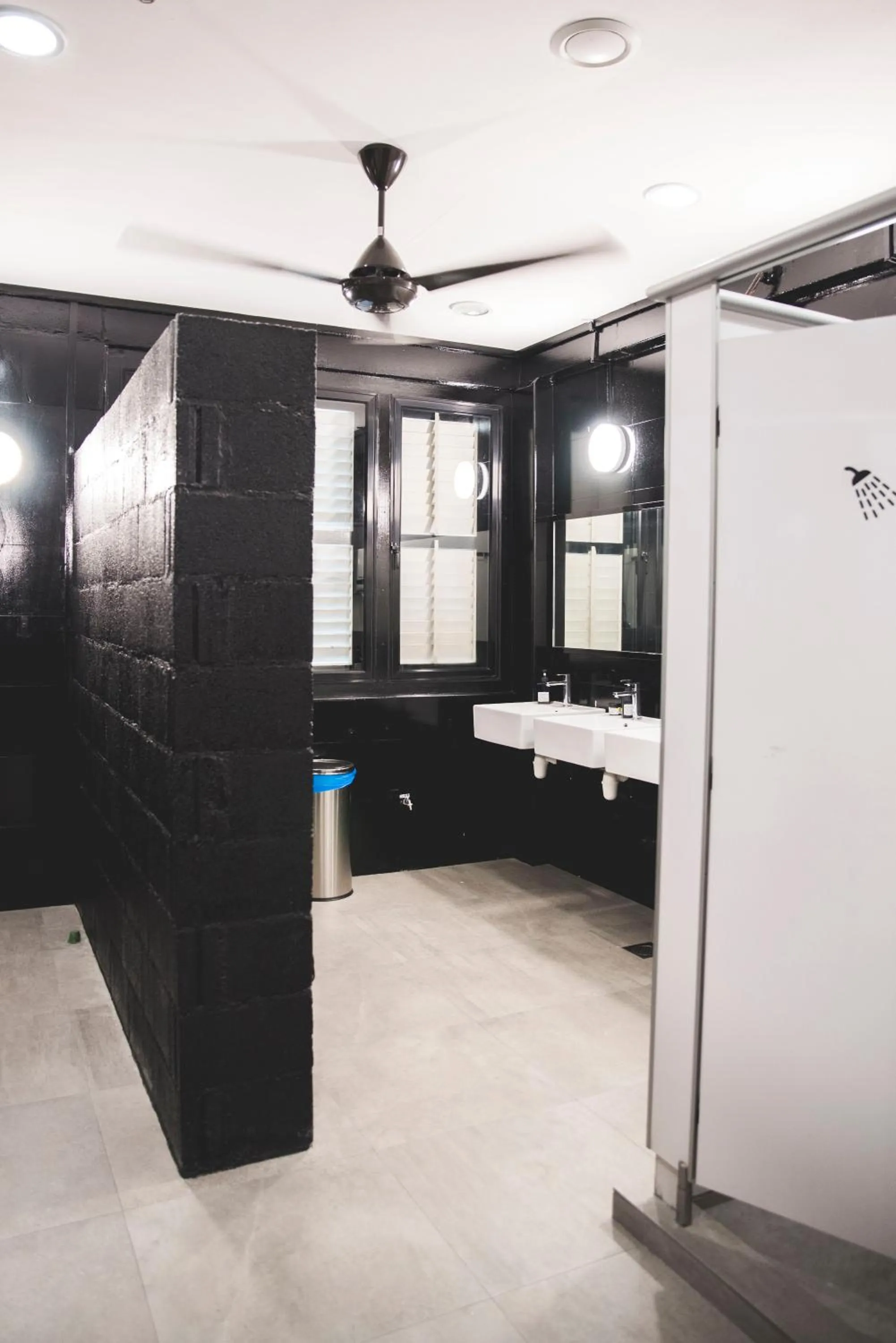 Deluxe Private Room with 1 Queen Bed  in Wink at Mosque Street